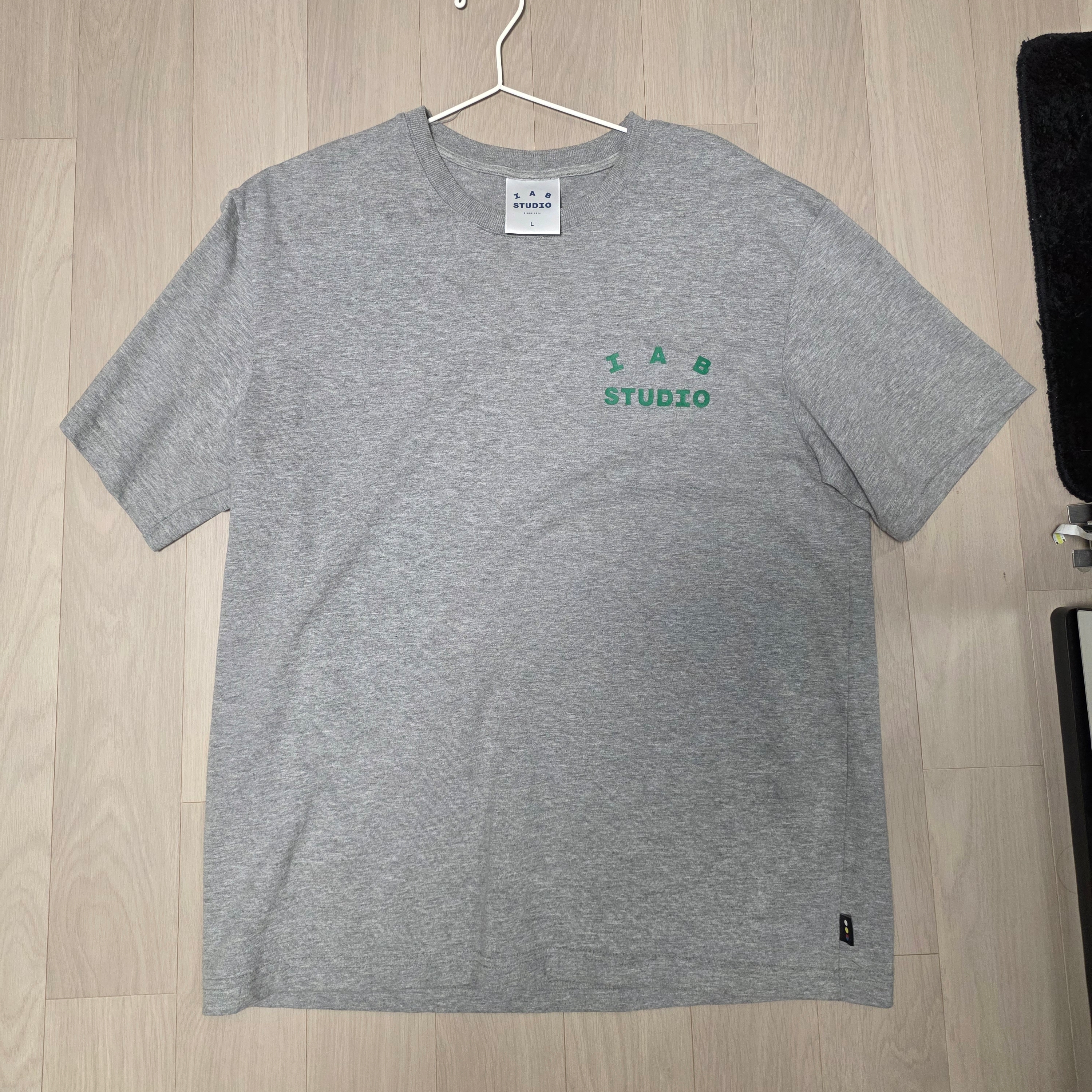 IAB Studio T-Shirt Gray Green - 22FW 착용 스타일