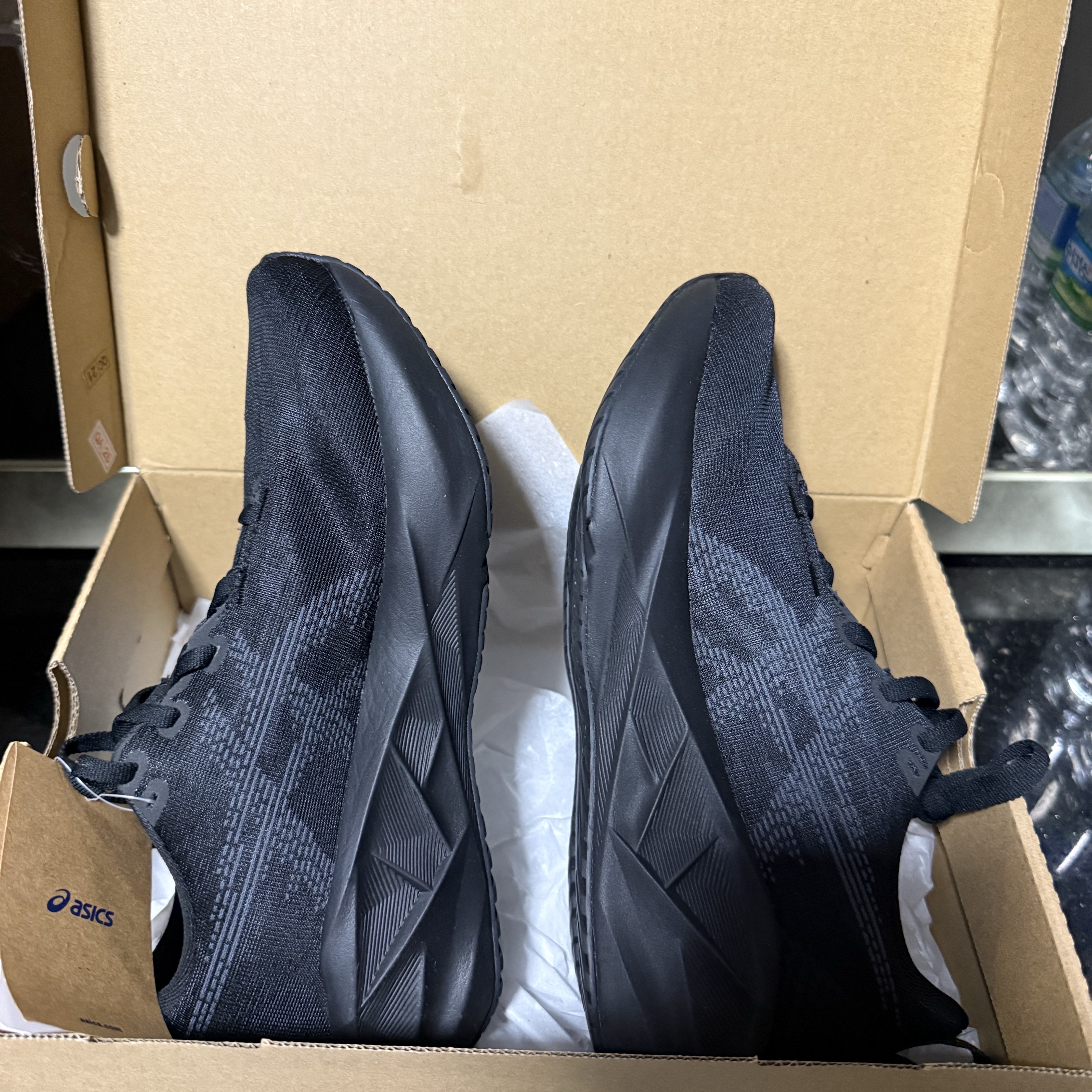(W) Asics Novablast 5 Black Carrier Grey 착용 스타일 - 2