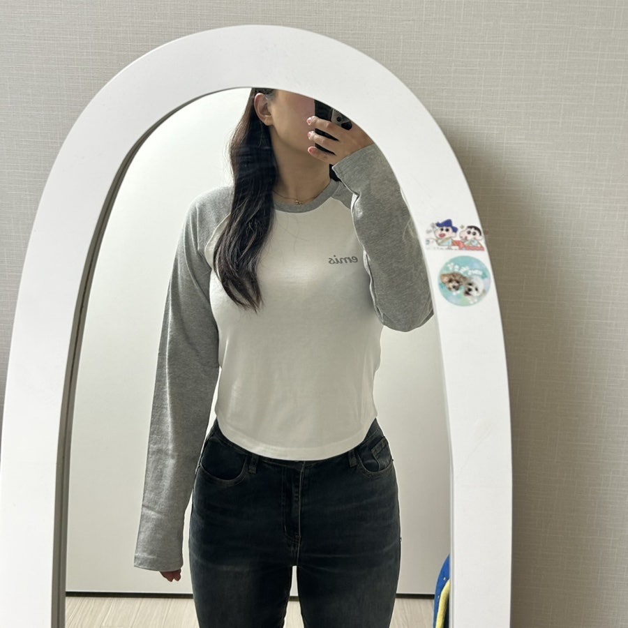 (W) Emis Rose Raglan T-Shirt White 착용 스타일 - 1