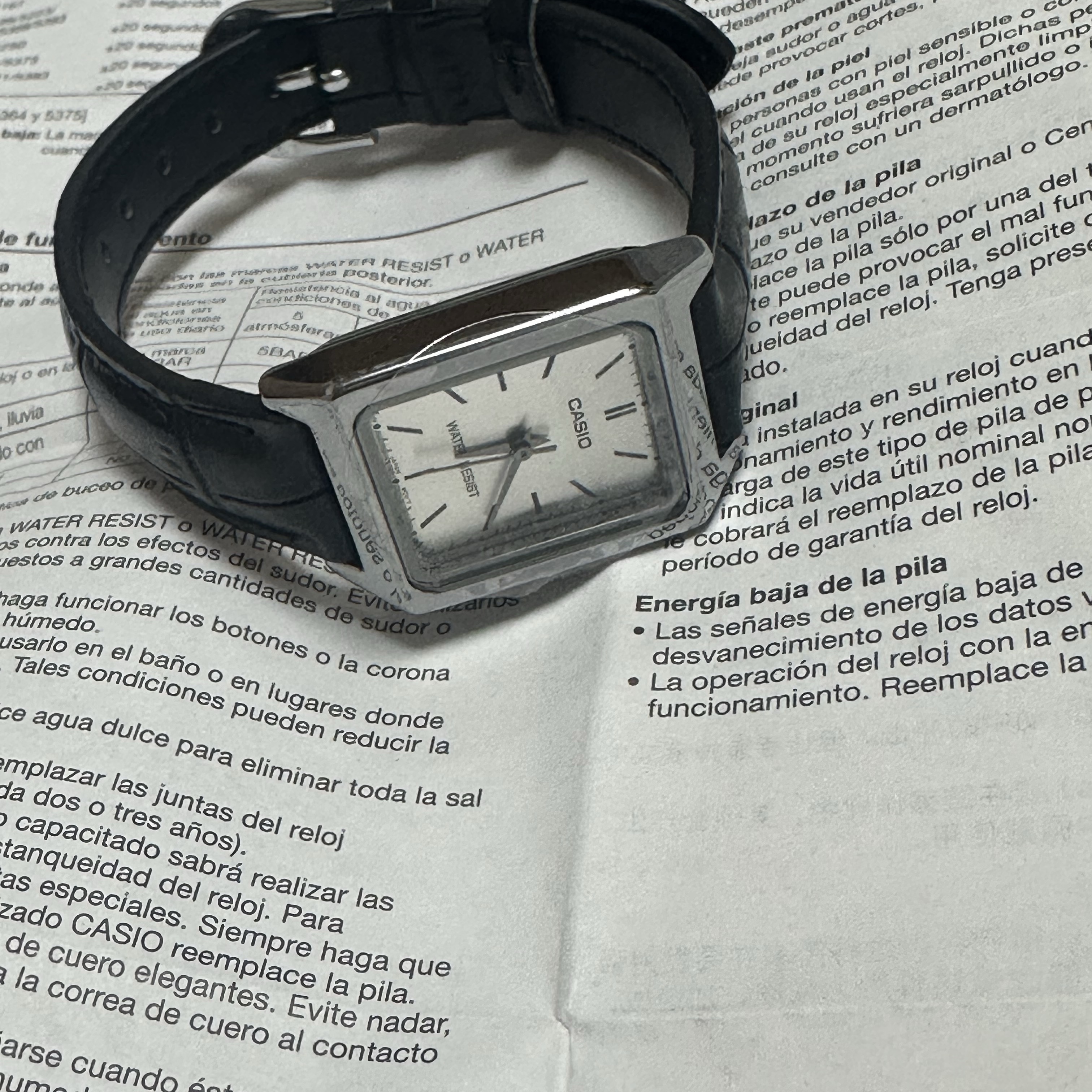 Casio LTP-V007L-7E1 착용 스타일