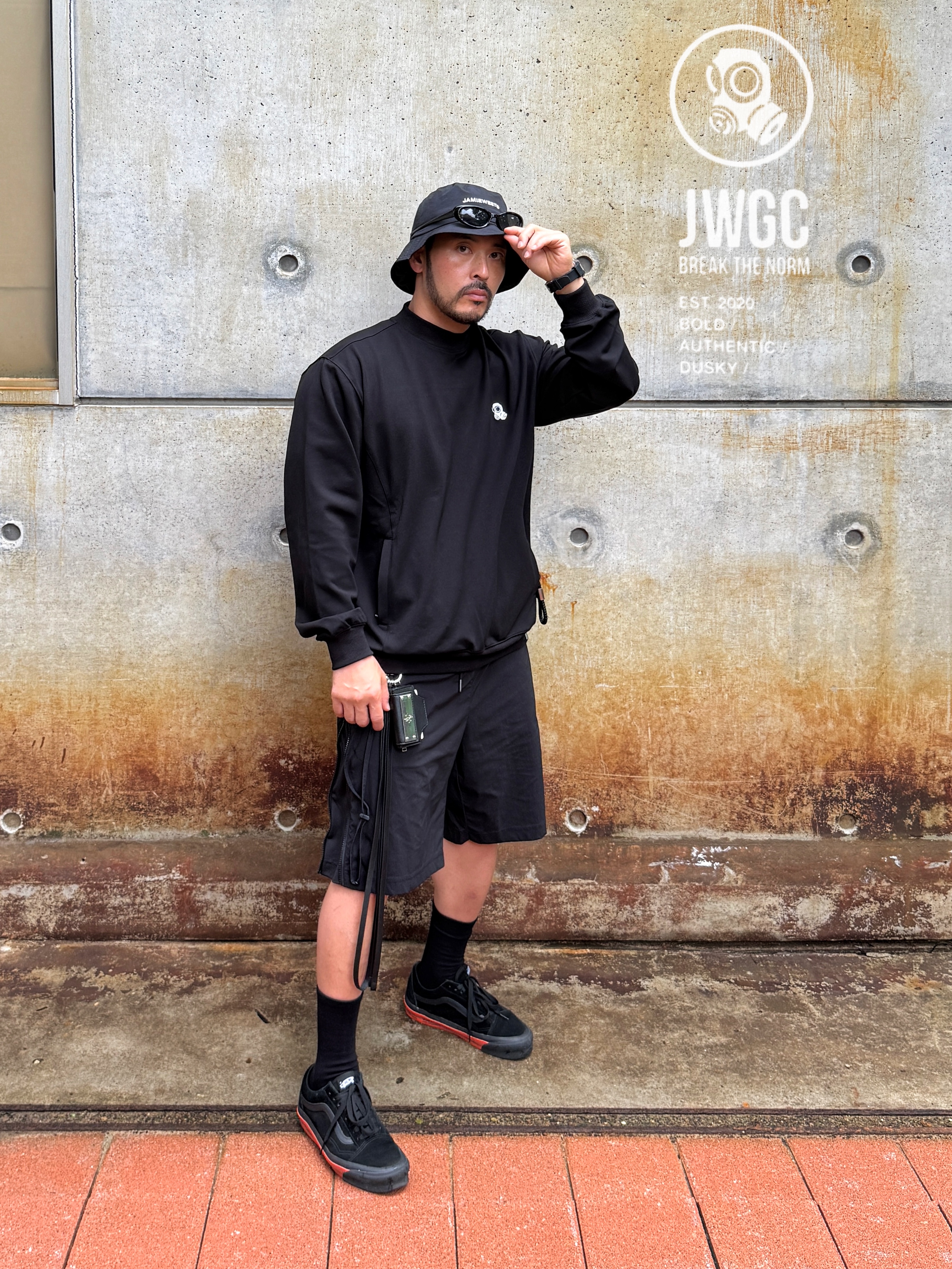 Vans Vault x WTAPS Vault Old Skool LX Black Orange 착용 스타일 - 3