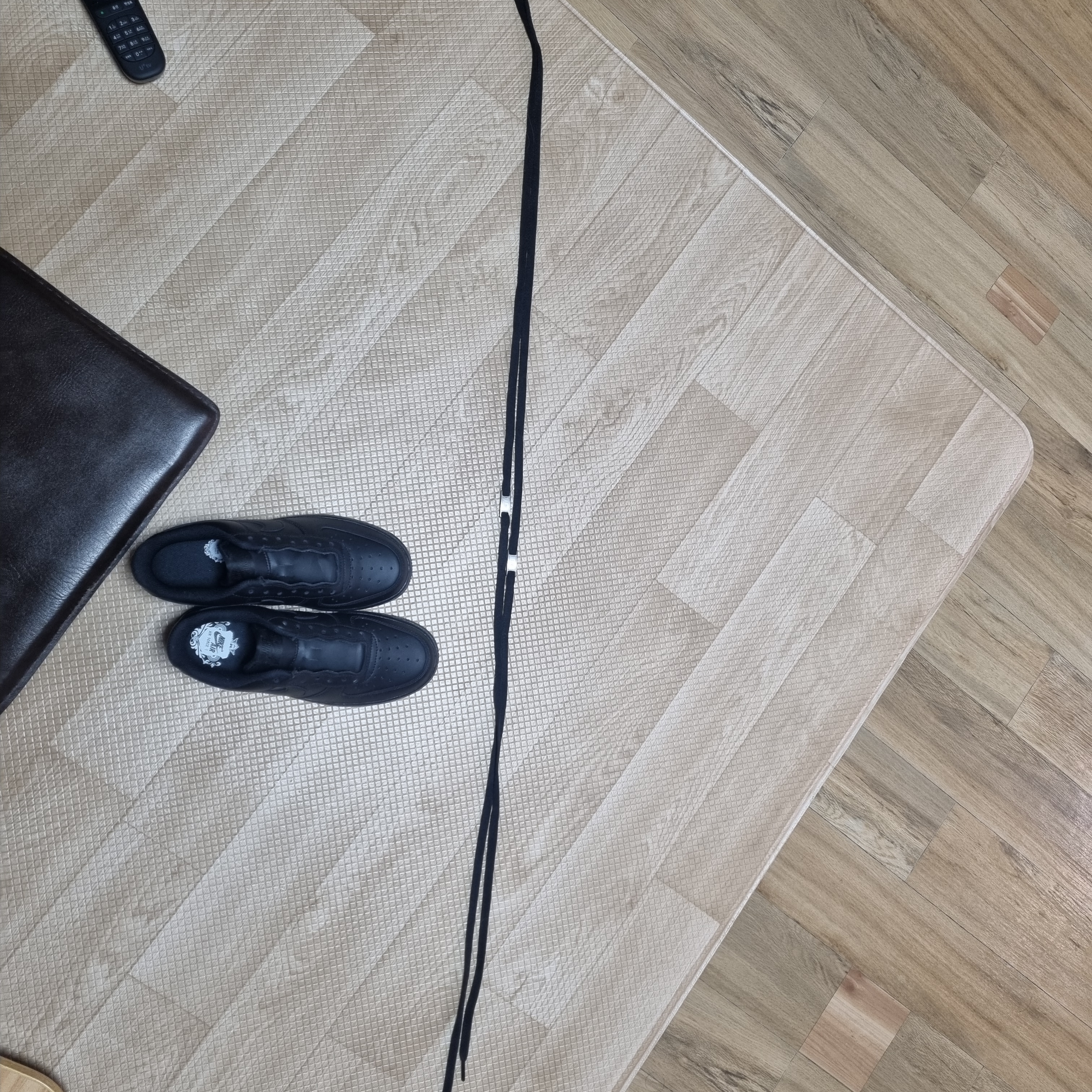 (W) Nike Air Force 1 '07 Low Triple Black 착용 스타일