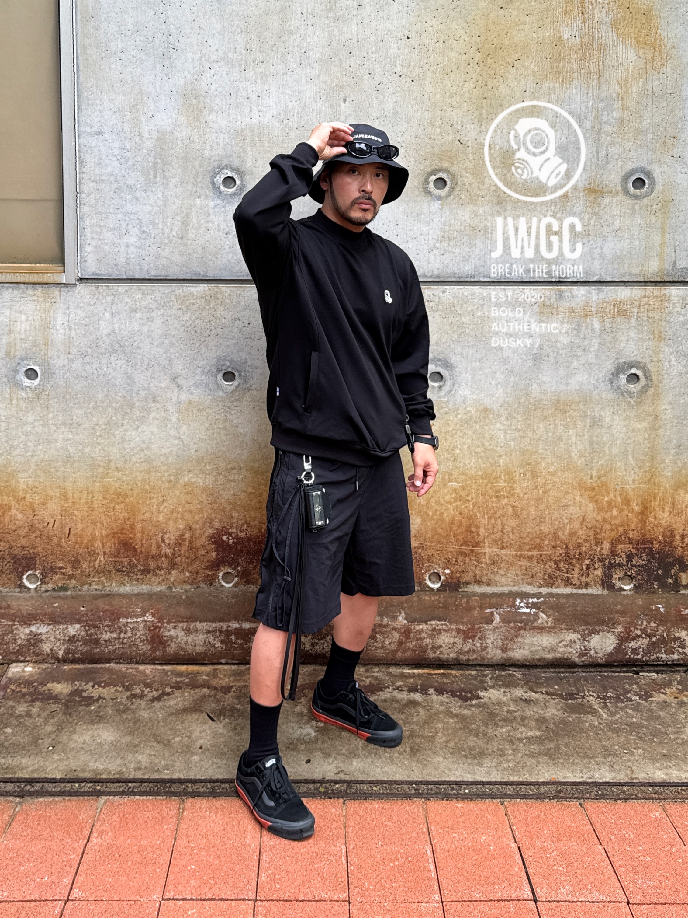 Vans Vault x WTAPS Vault Old Skool LX Black Orange 착용 스타일 - 1