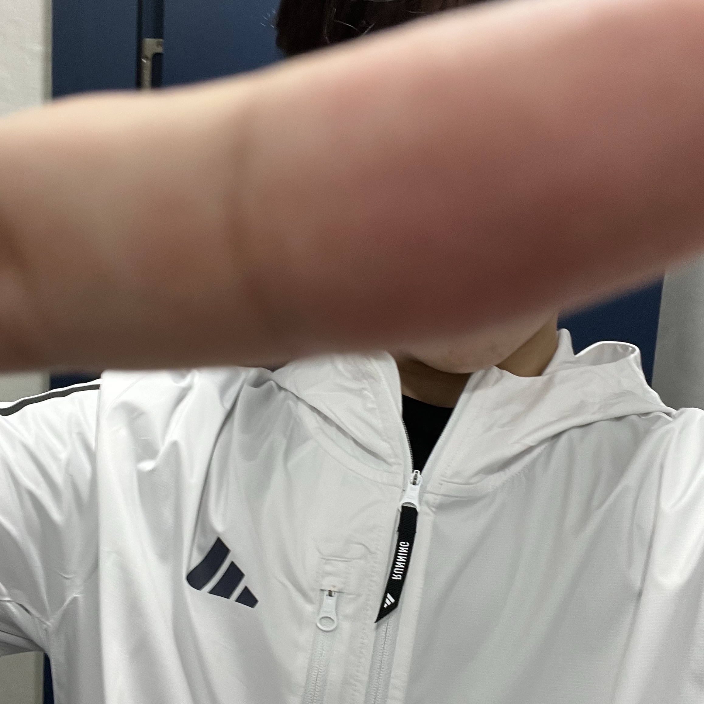 Adidas Own The Run Base Running Jacket White - KR Sizing 착용 스타일 - 4