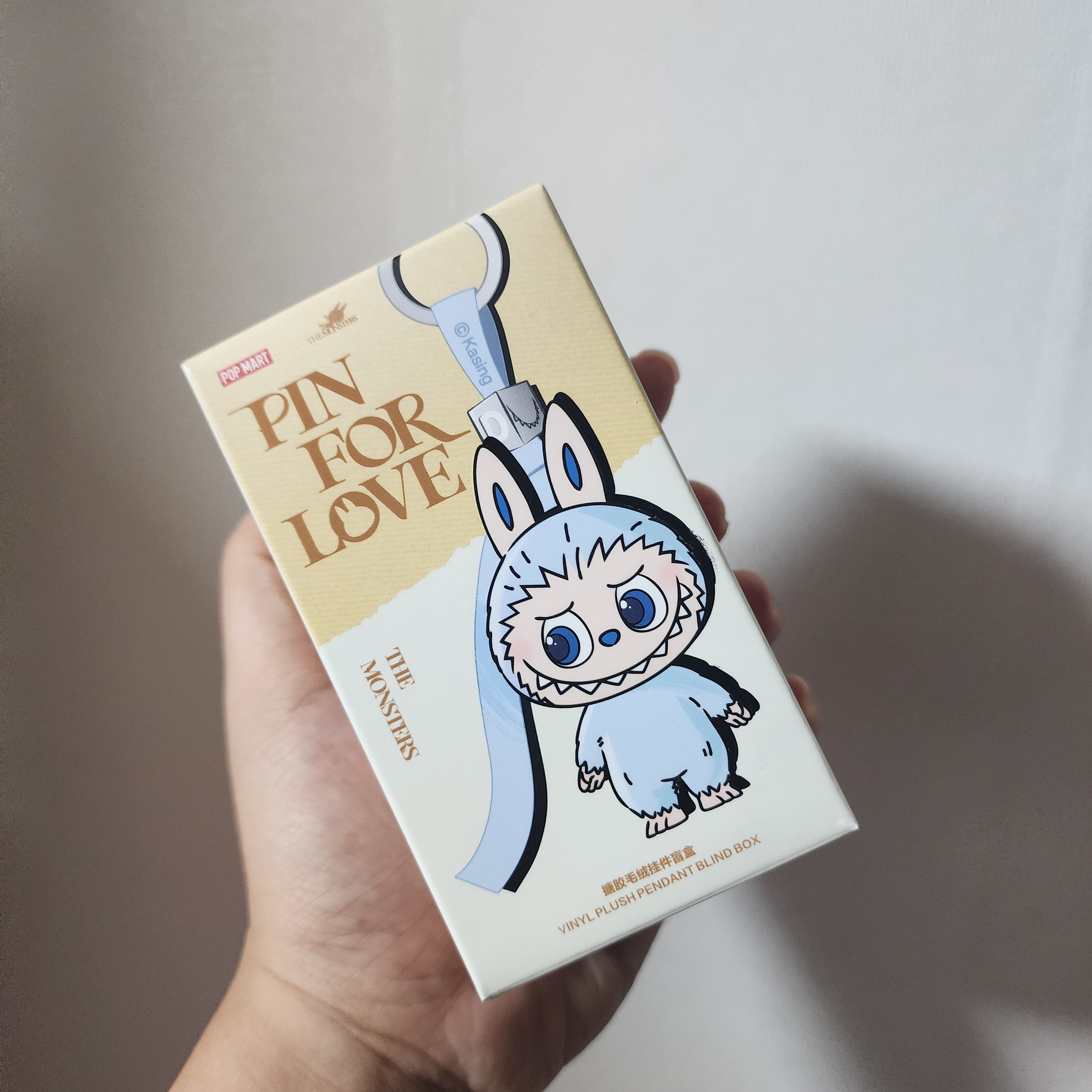 Pop Mart Labubu The Monsters Pin For Love Series Vinyl Plush Pendant Sealed Case (A-M) (1 Blind Box) 착용 스타일