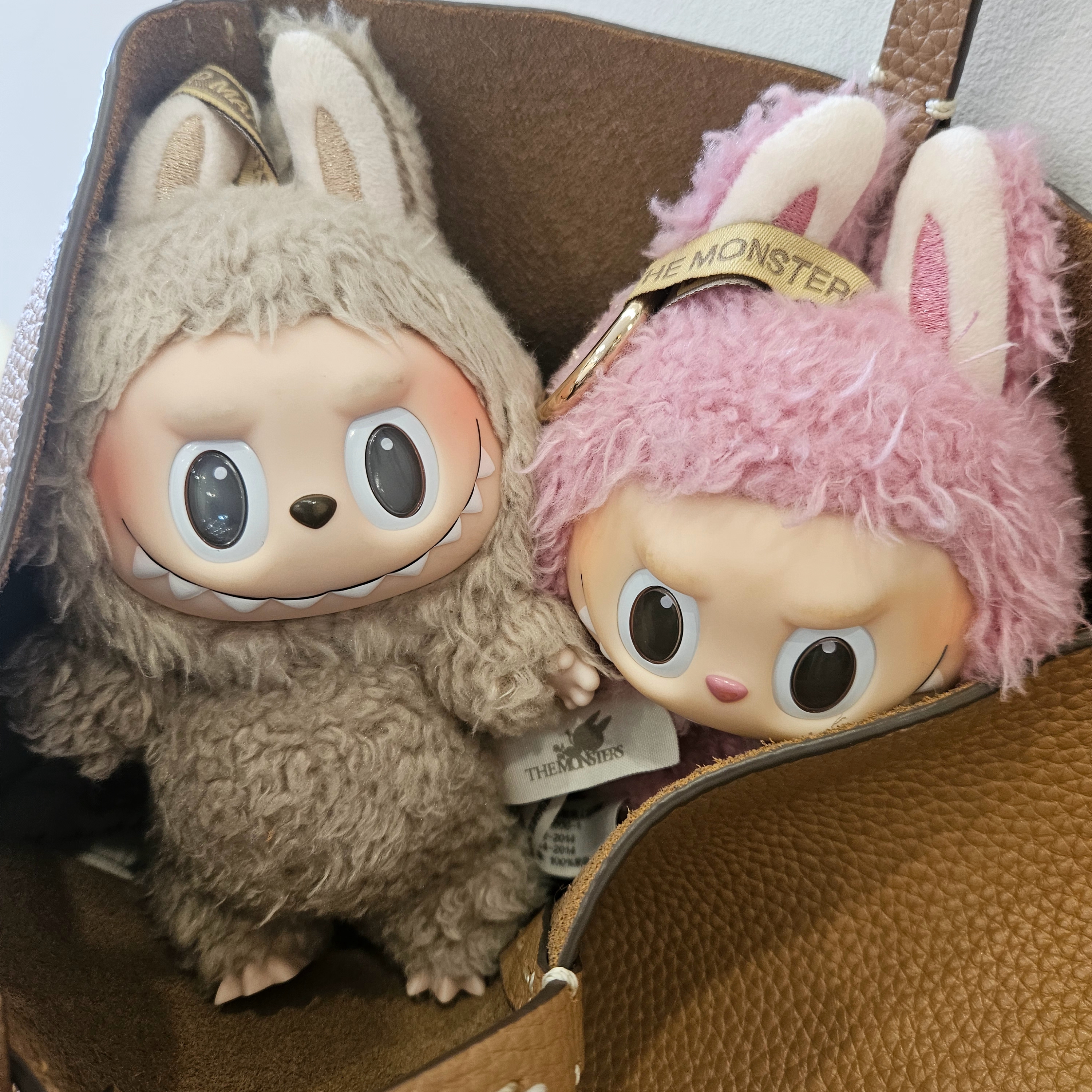 Pop Mart Labubu The Monsters Pin For Love Series Vinyl Plush Pendant (N-Z) Y (Opened Case), Pop Mart Labubu The Monsters Pin For Love Series Vinyl Plush Pendant (N-Z) T (Opened Case) 착용 스타일 - 4