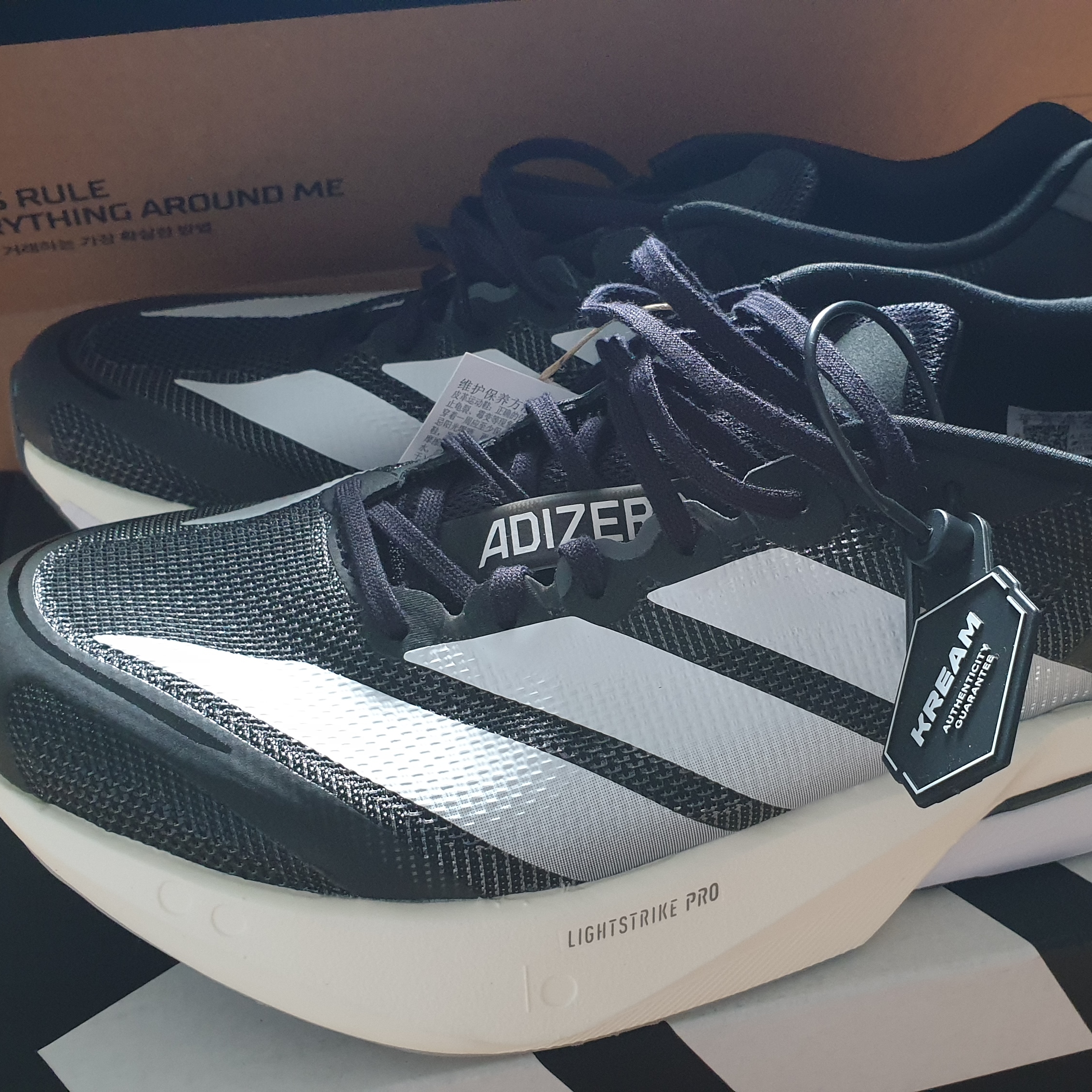 Adidas Adizero Boston 13 Core Black Cloud White 착용 스타일 - 1