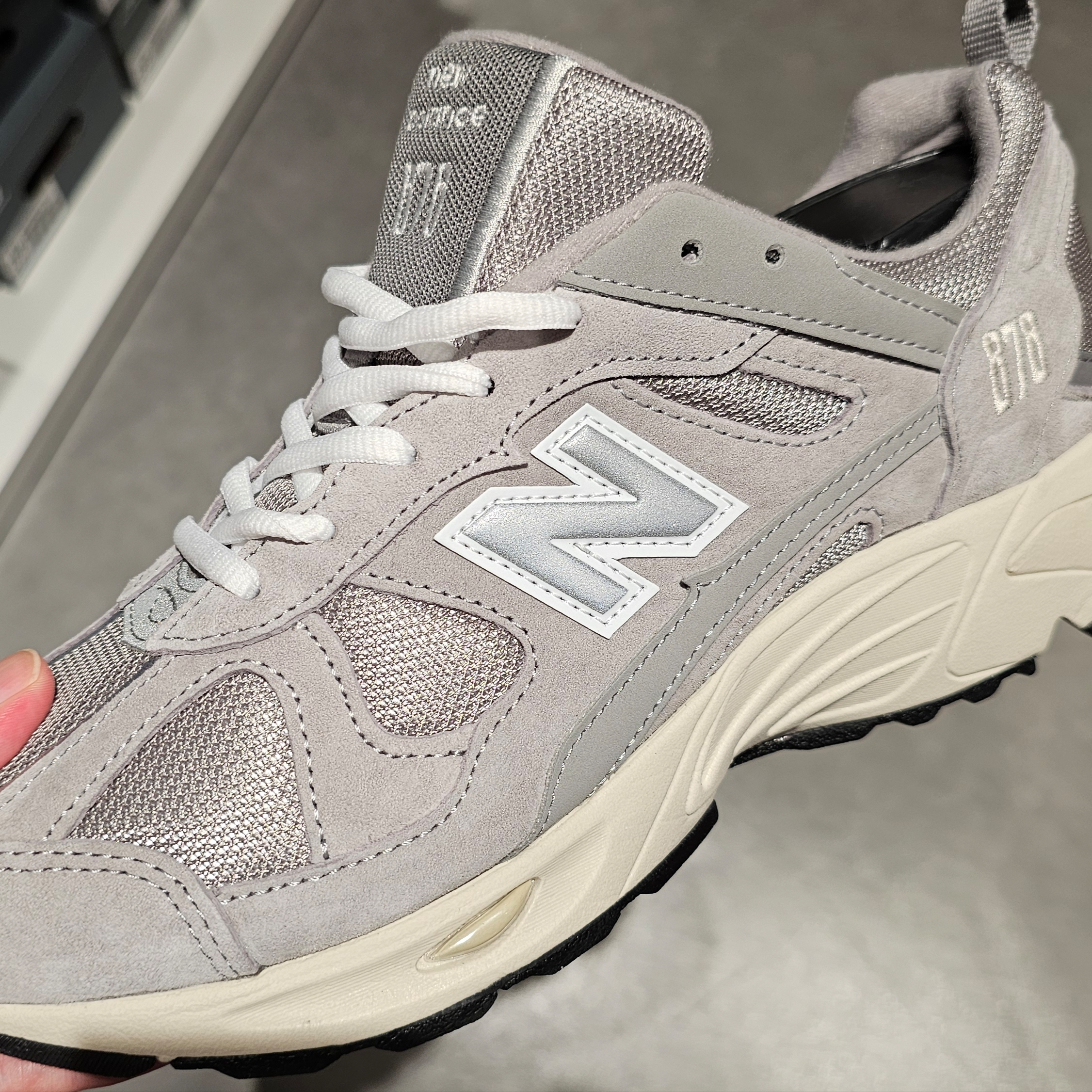 New Balance 878 Gray 착용 스타일