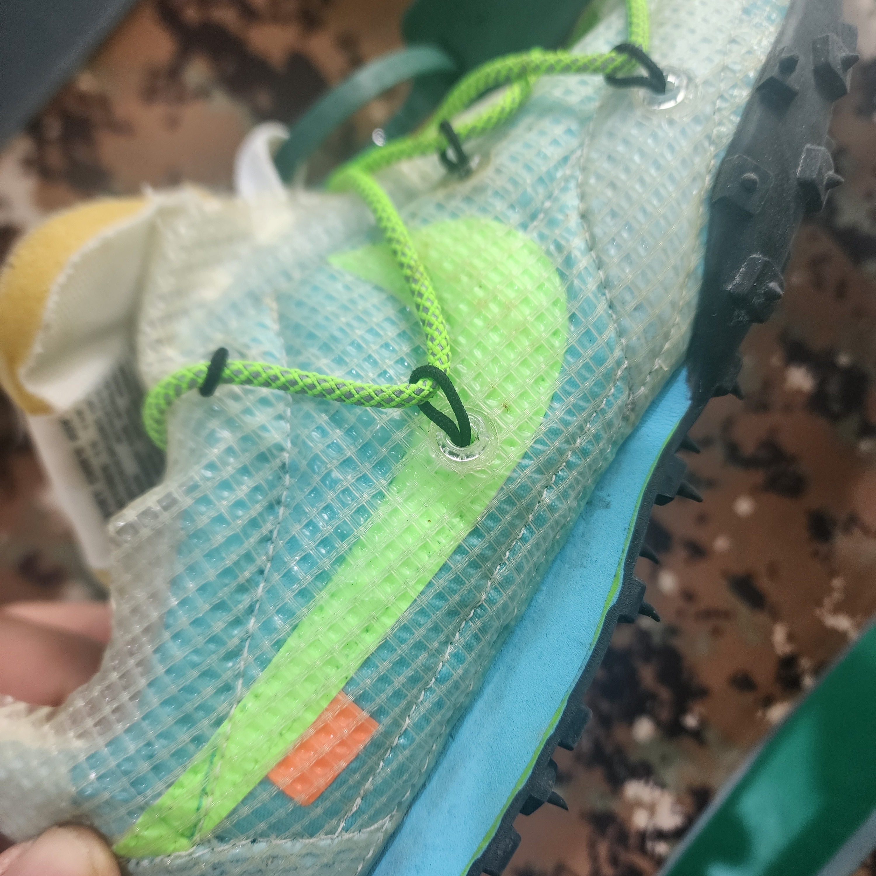 (W) Nike x Off-White Waffle Racer Vivid Sky 착용 스타일