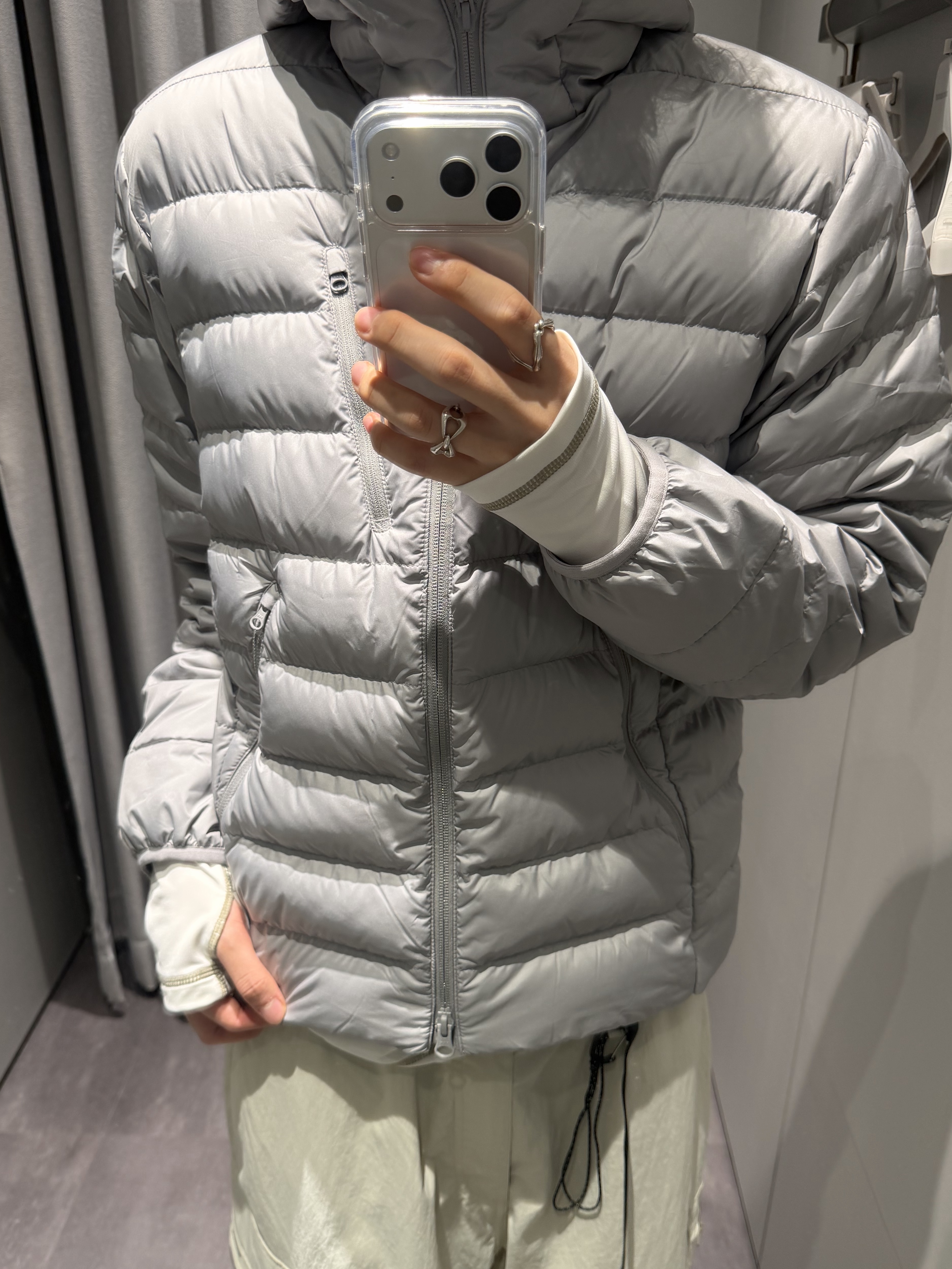 Musinsa Standard City Leisure Hooded Light Down Jacket Black, Musinsa Standard City Leisure Hooded Light Down Jacket Light Grey 착용 스타일 - 2