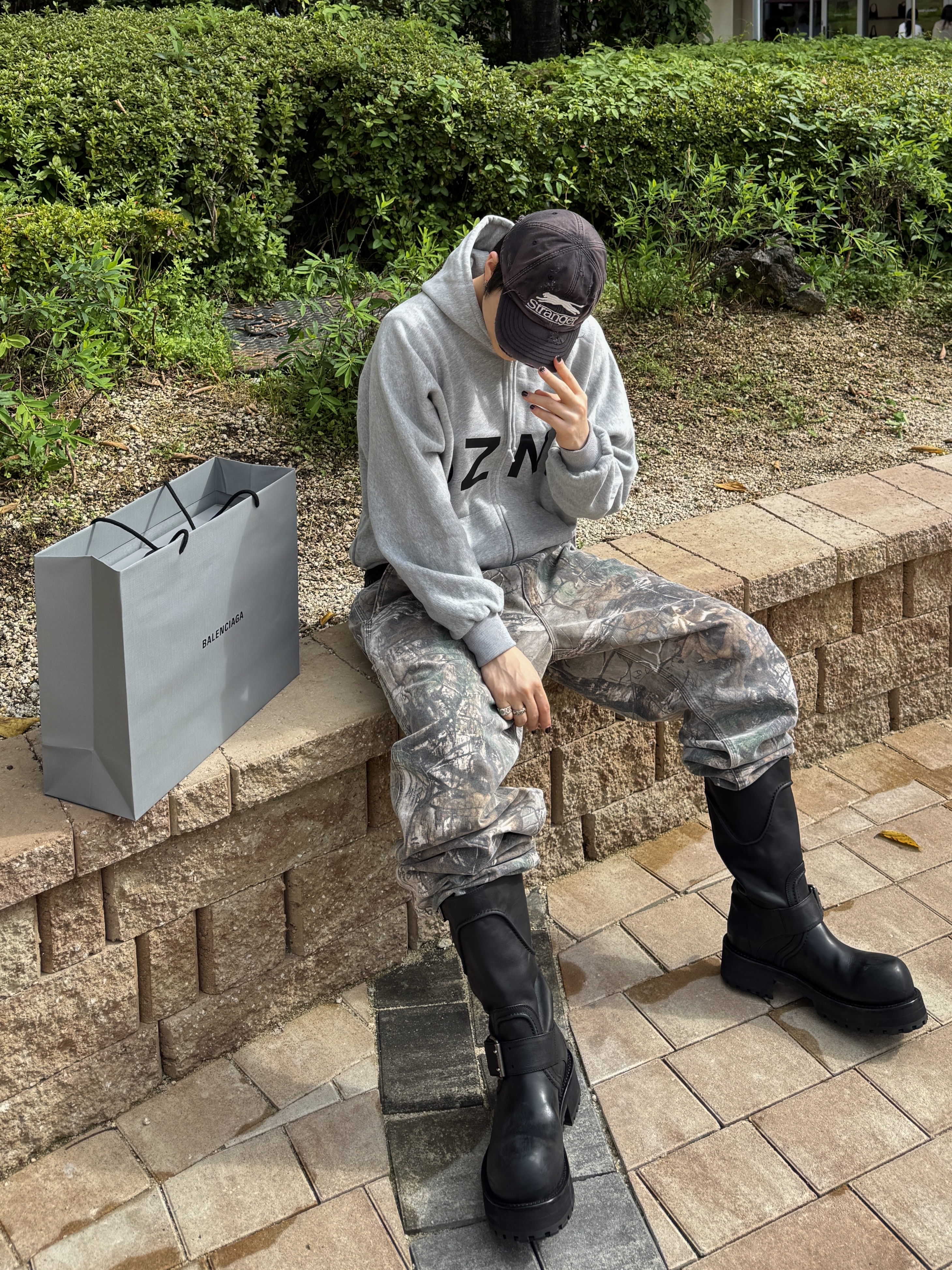 Yeezy HD-10 Grey - Korea Limited, (W) Balenciaga Venom Boot Black 착용 스타일 - 1