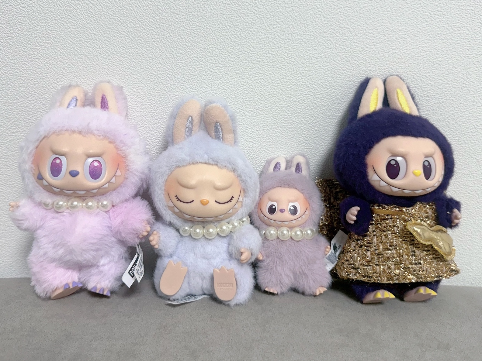 Pop Mart Labubu Let's Play Together Doll Series Zizi Keyring (Opened Case), Pop Mart Labubu The Monsters Highlight Series Luck Keyring (Opened Case) μ°©μ© μ€νμΌ