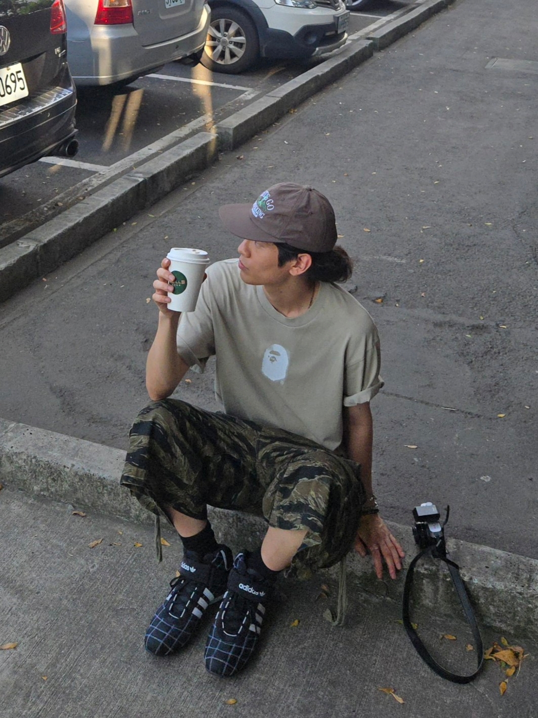 BAPE Pigment Print Ape Head Relaxed Fit T-Shirt Olive Drab 착용 스타일 - 1