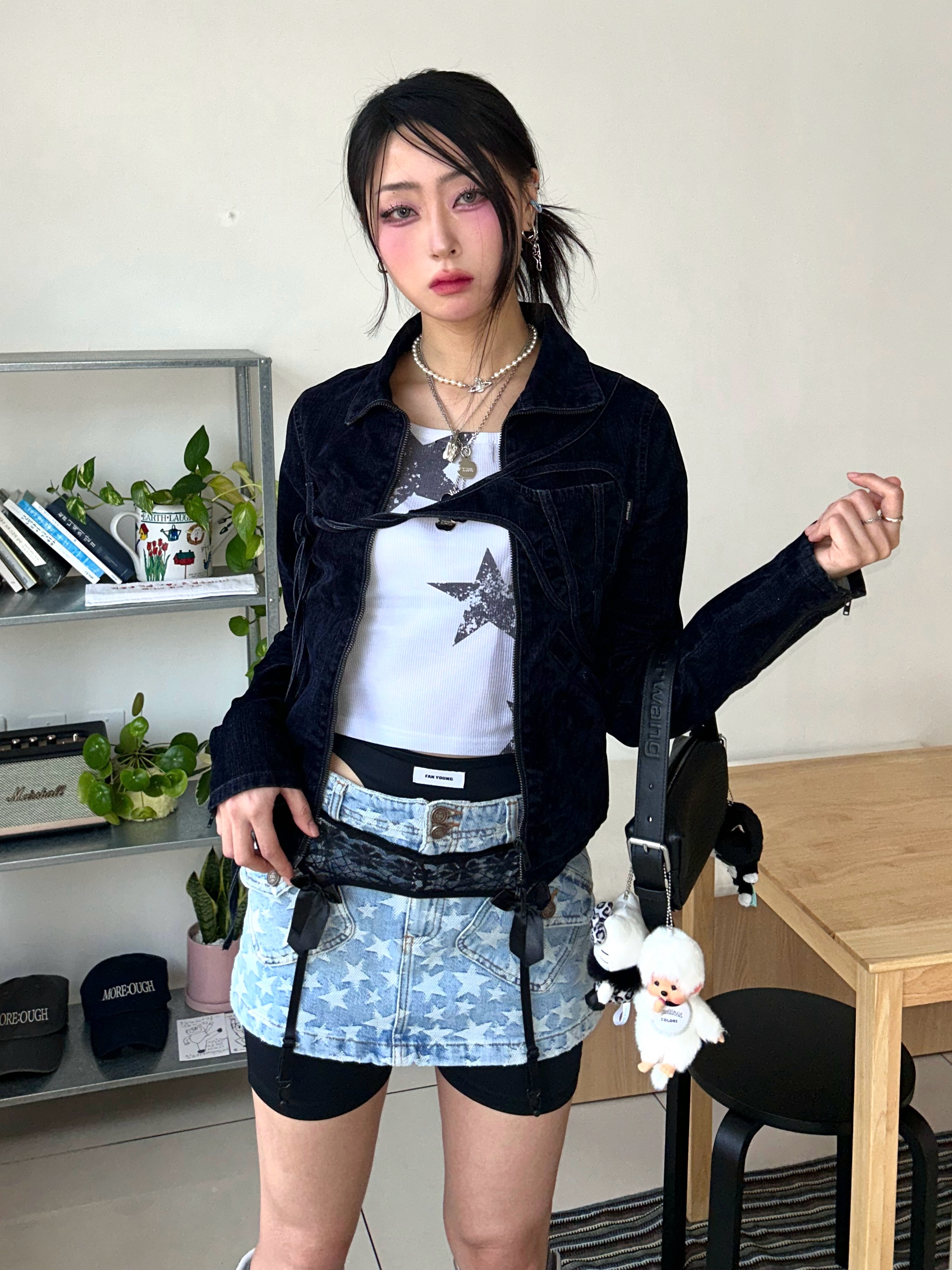 Ottolinger x Puma Women Mostro Boot MU Team Silver, Alexander Wang Ricco Lambskin Leather Small Convertible Bag Black 착용 스타일 - 2