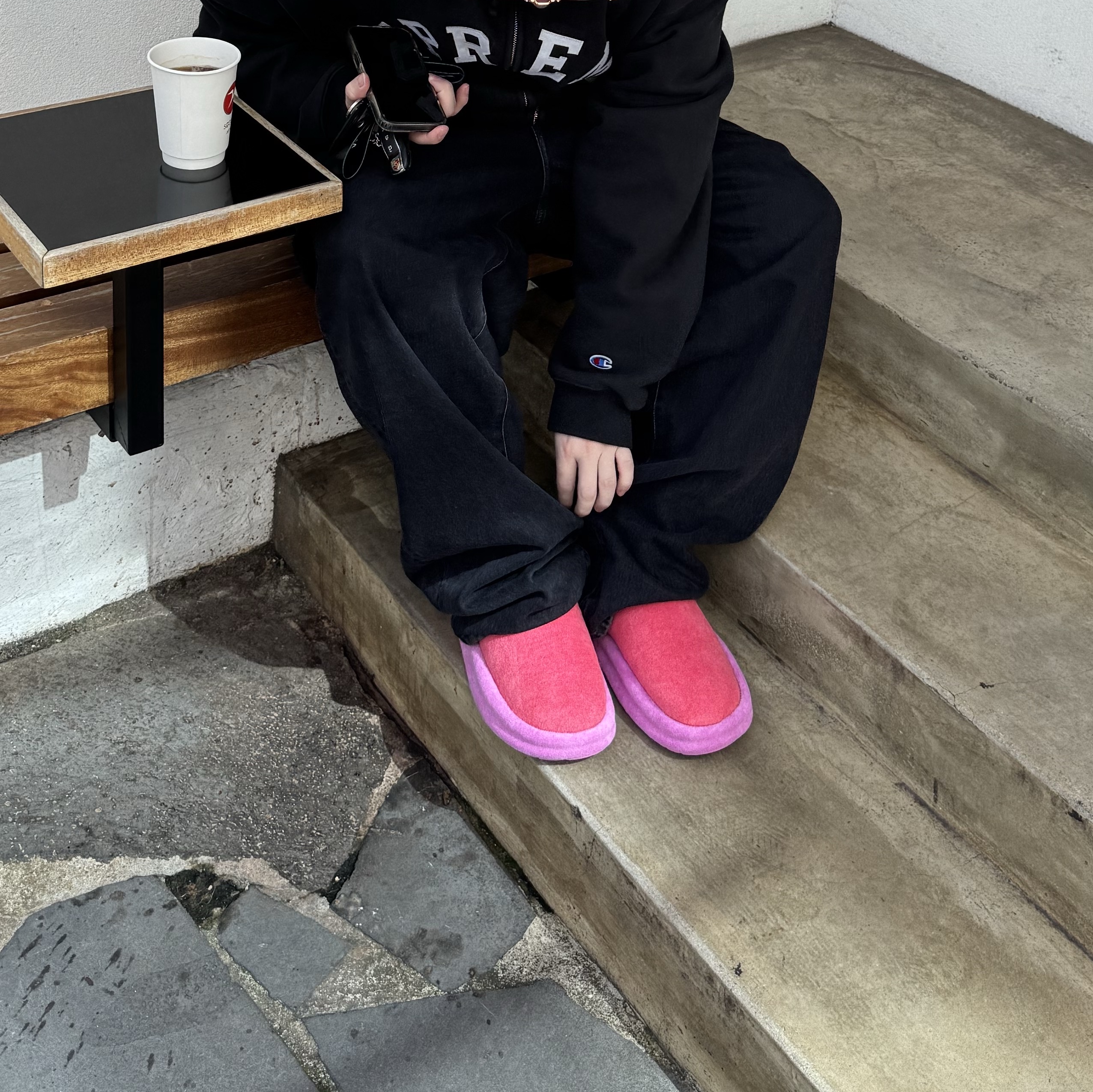 Supreme x Champion Zip Up Hooded Sweatshirt Black - 24SS, Supreme Baggy Jean Black - 25SS 착용 스타일