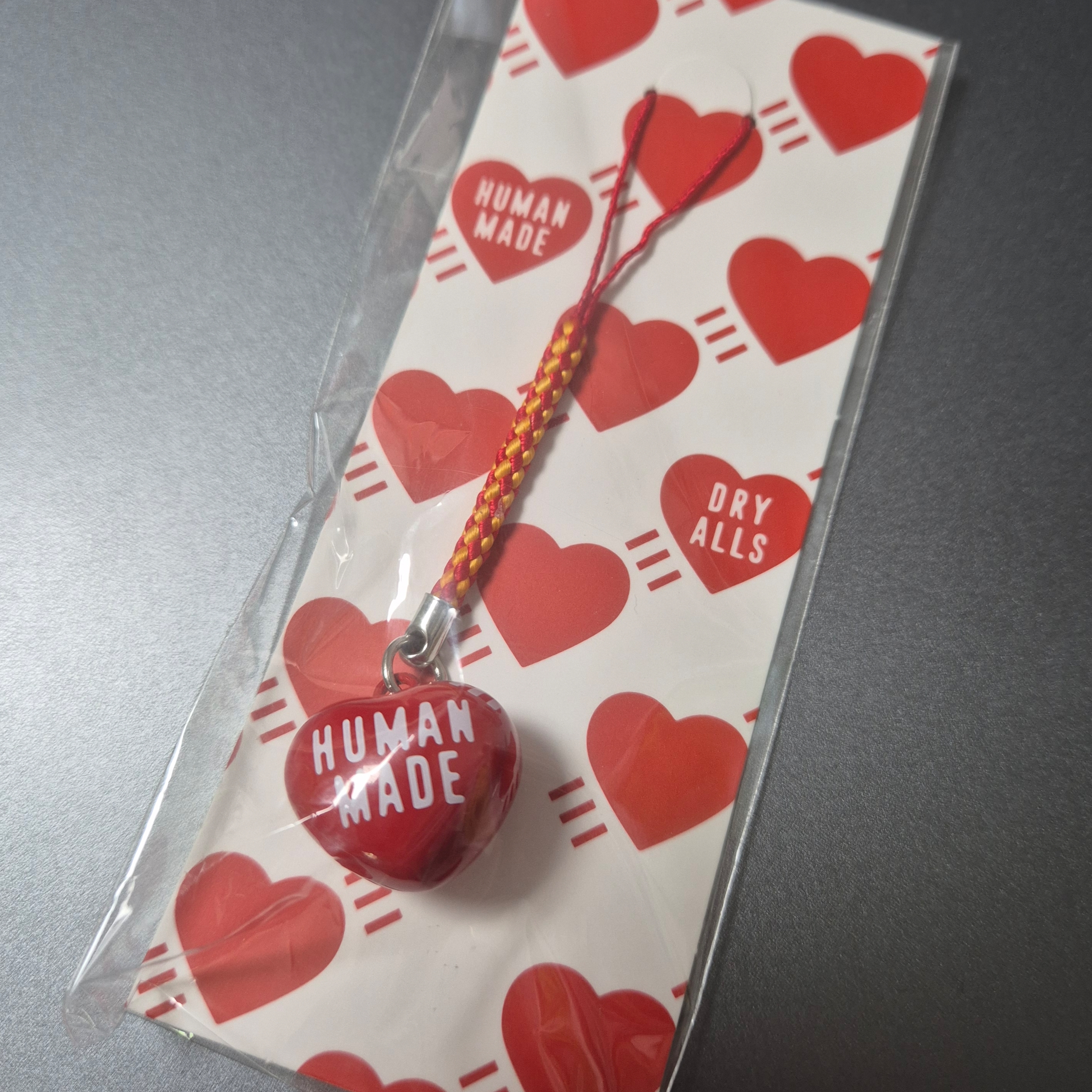 Human Made Heart Bell Strap Red 착용 스타일