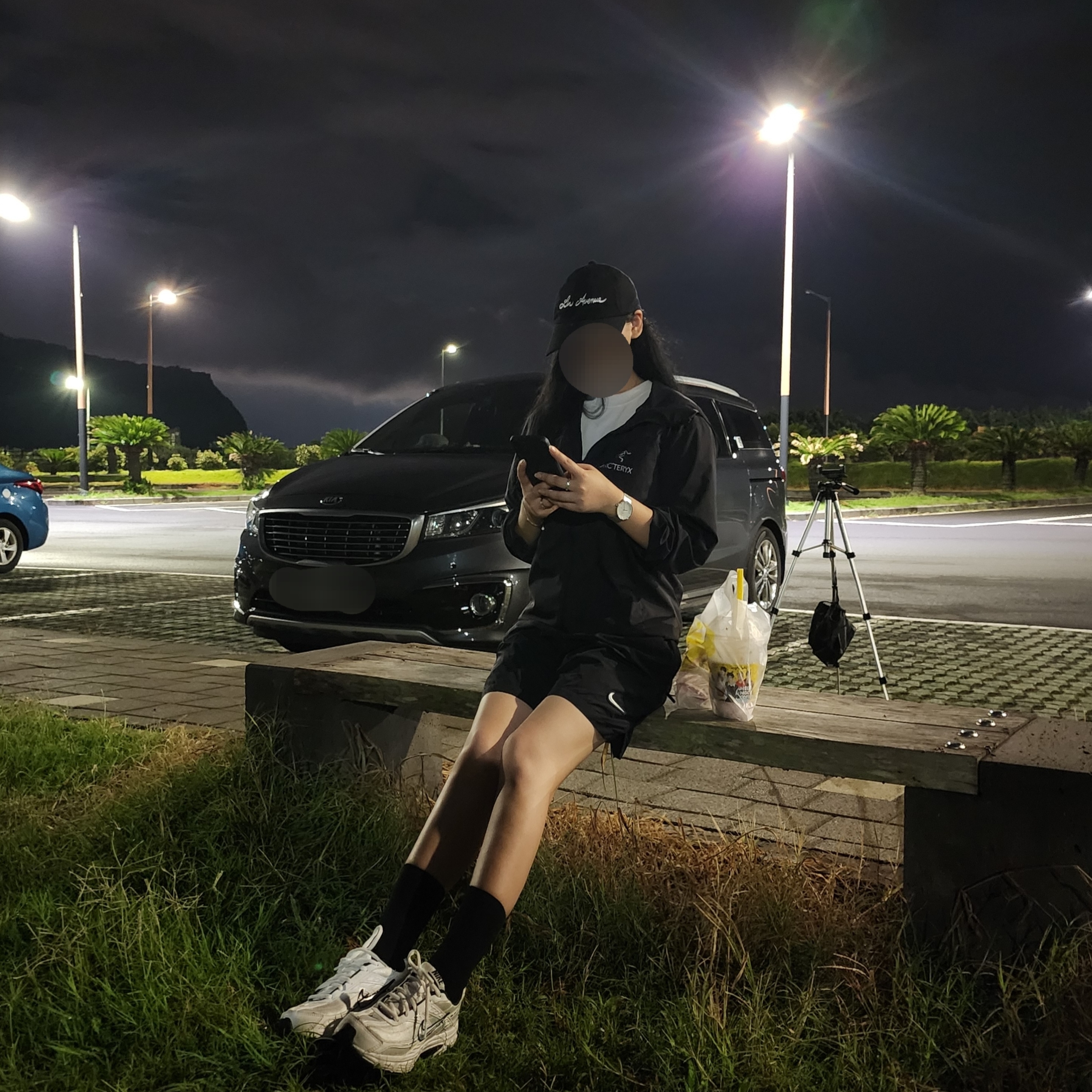 Arc'teryx Squamish Hoody Black, Nike x Drake Nocta Nylon Woven Shorts Black (FN8194-010) 착용 스타일 - 1