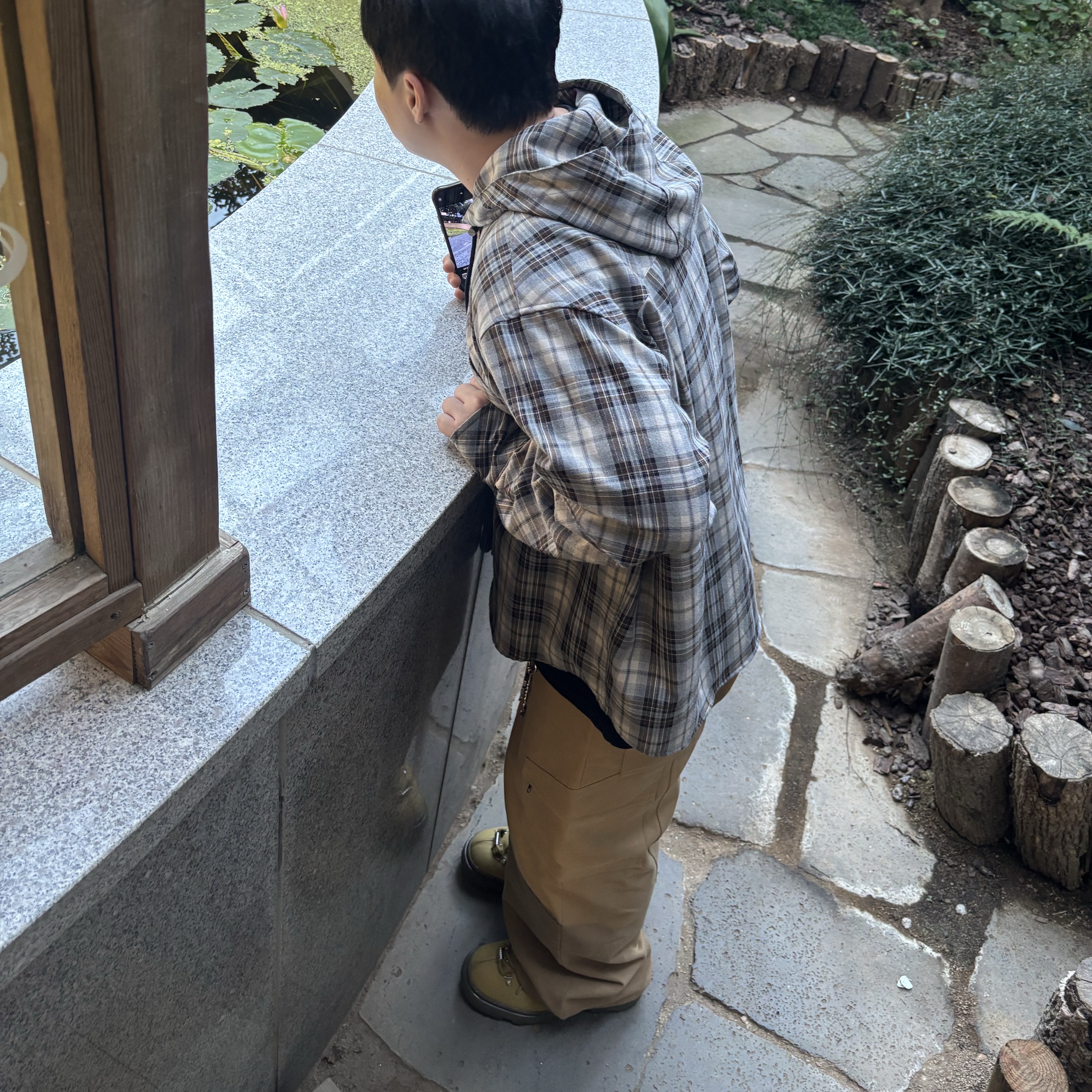 Burberry Trek Boots Manilla 착용 스타일 - 5