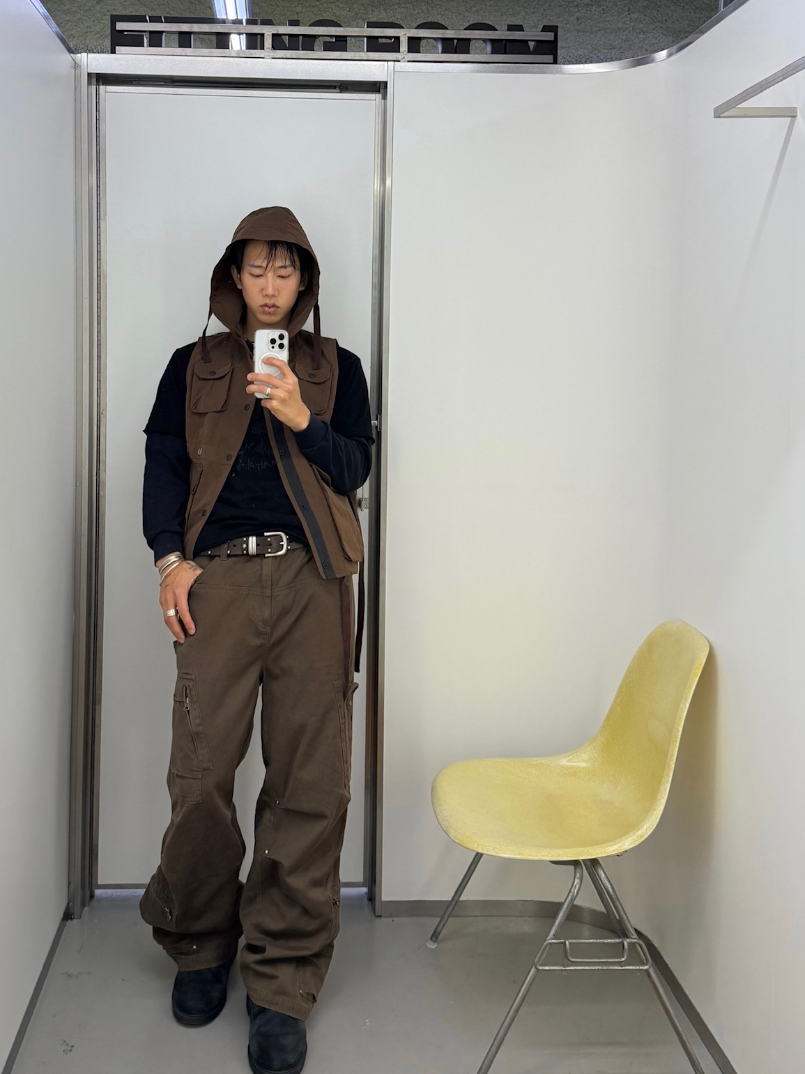 Vacant Archive Men Brook Cargo Hoodie Vest Brown, Vacant Archive Men Brook Cargo Hoodie Vest Khaki 착용 스타일