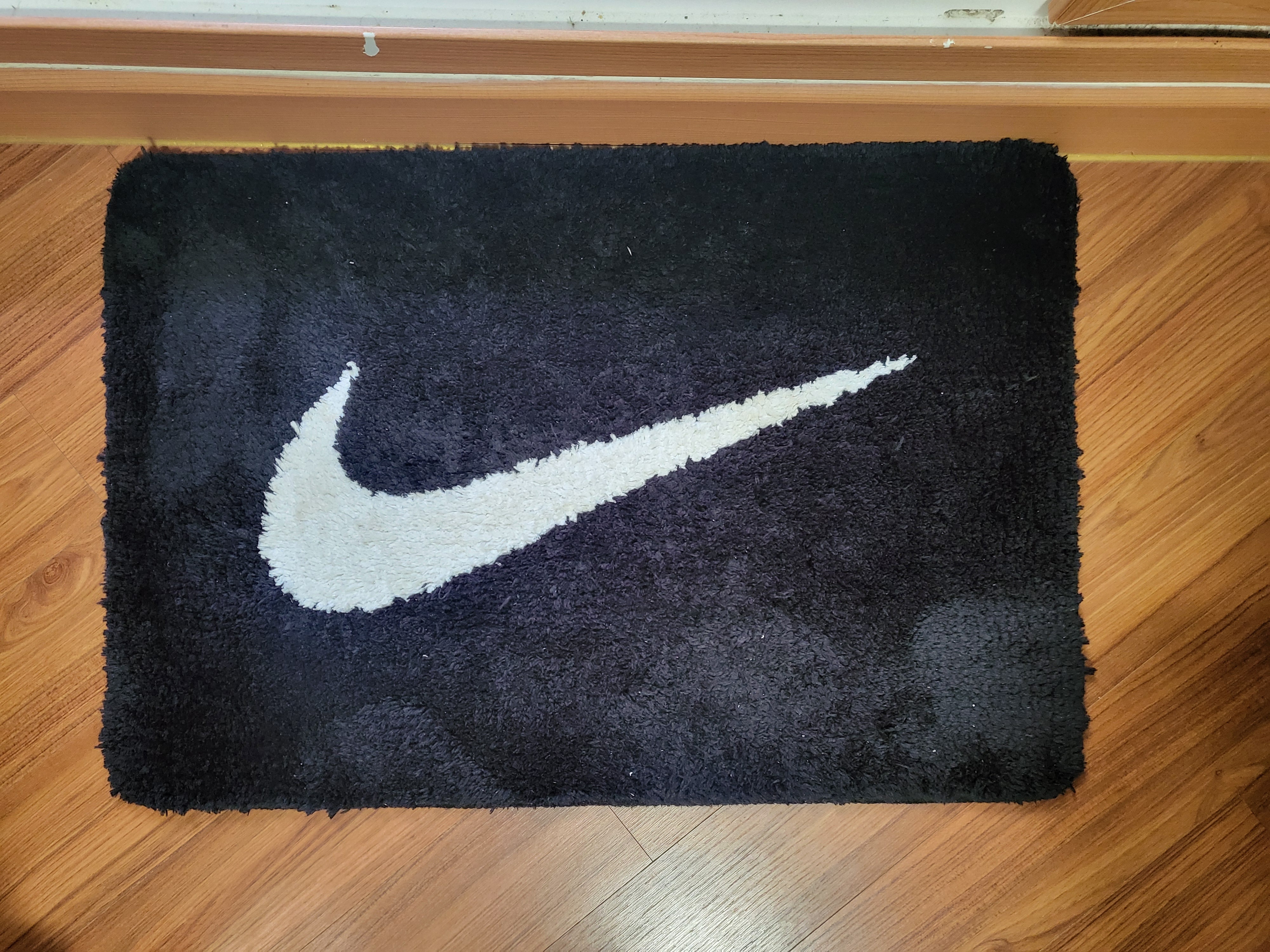 Nike Swoosh Rug Black White 착용 스타일