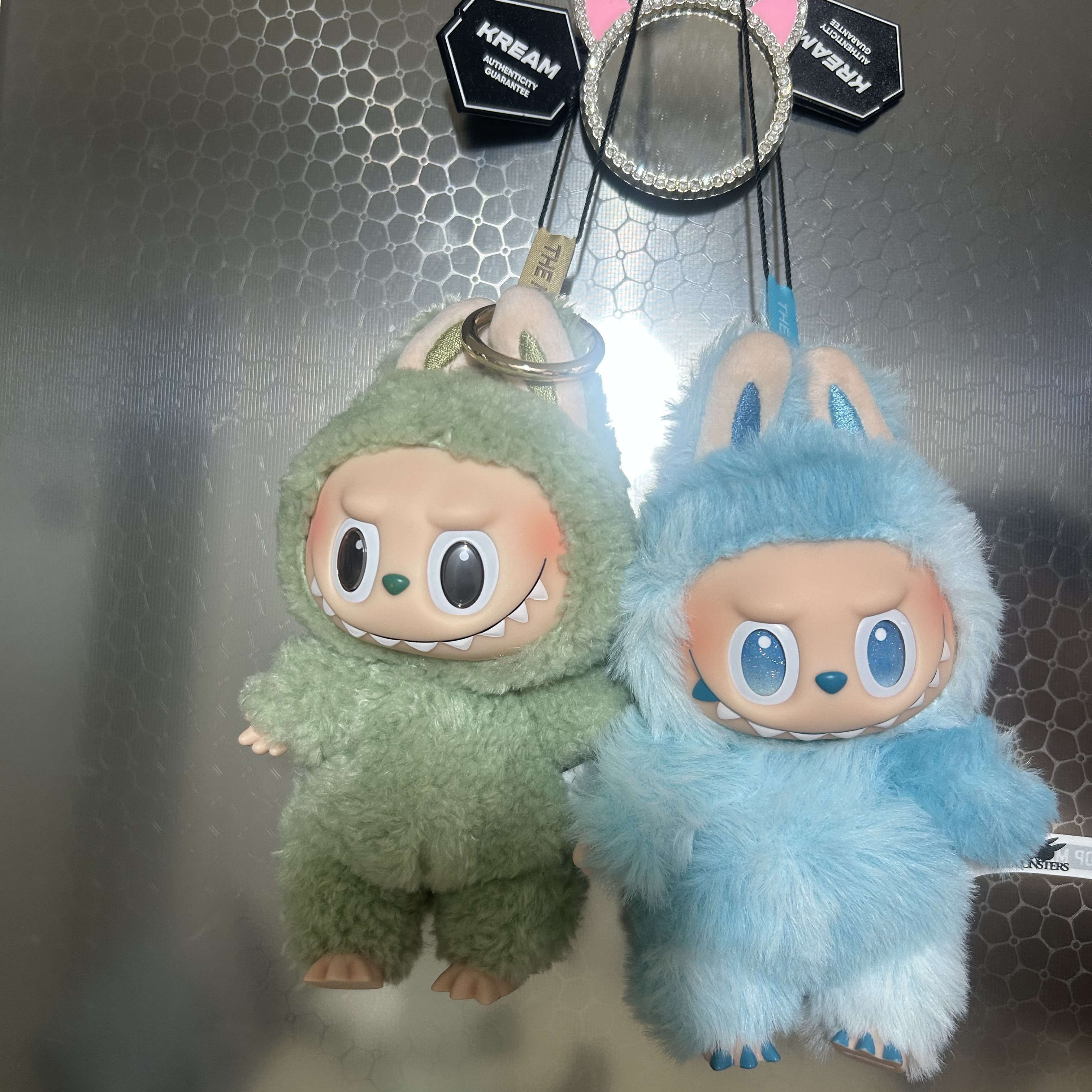 Pop Mart Labubu The Monsters Highlight Series Hope Keyring (Opened Case) 착용 스타일