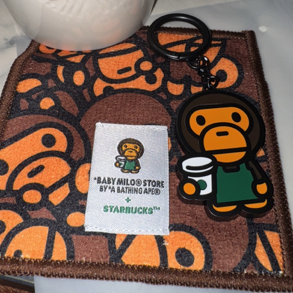 Starbucks x BAPE Baby Milo Coaster, Starbucks x BAPE Baby Milo Keychain 착용 스타일
