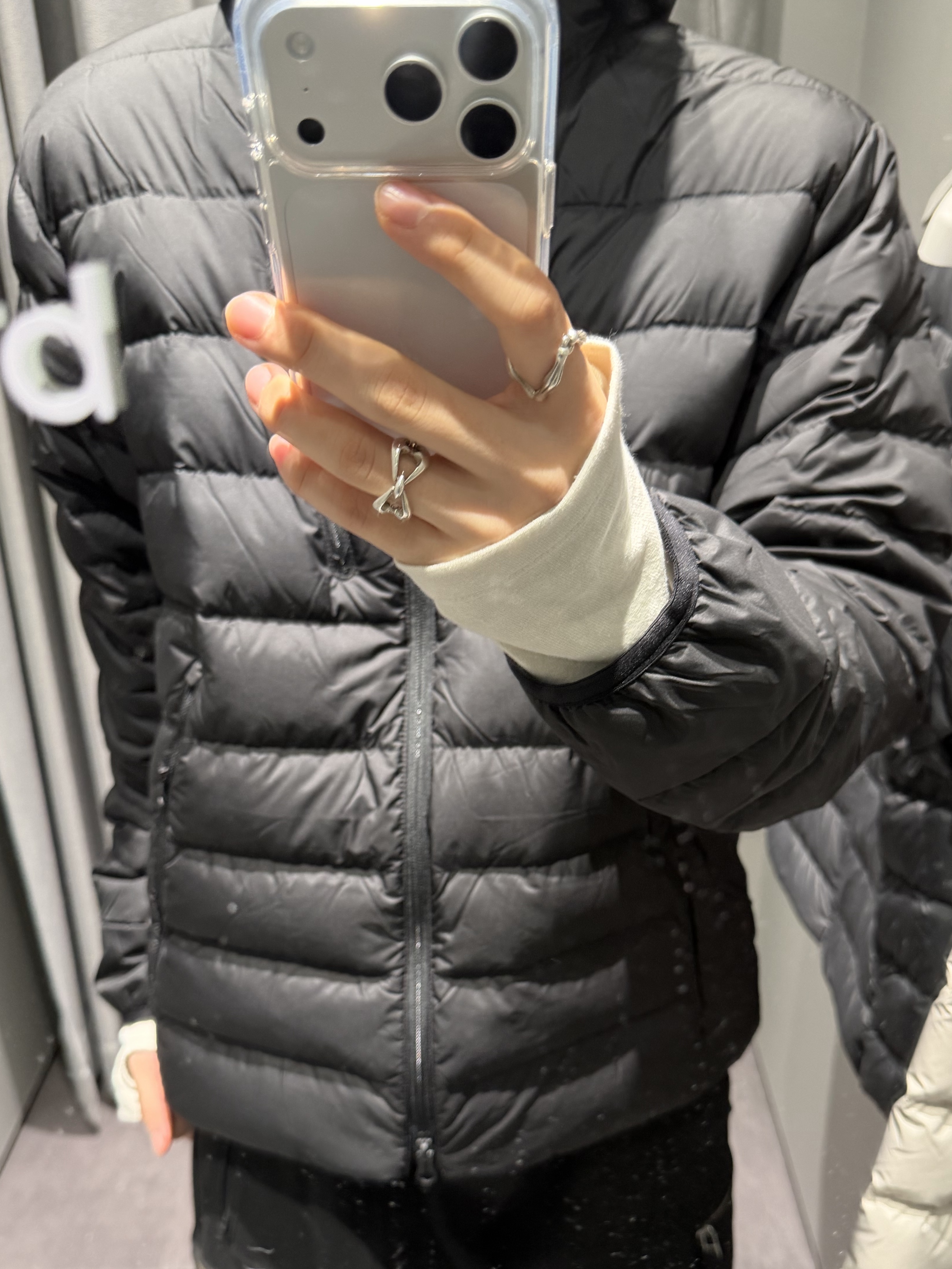 Musinsa Standard City Leisure Hooded Light Down Jacket Black, Musinsa Standard City Leisure Hooded Light Down Jacket Light Grey 착용 스타일 - 3