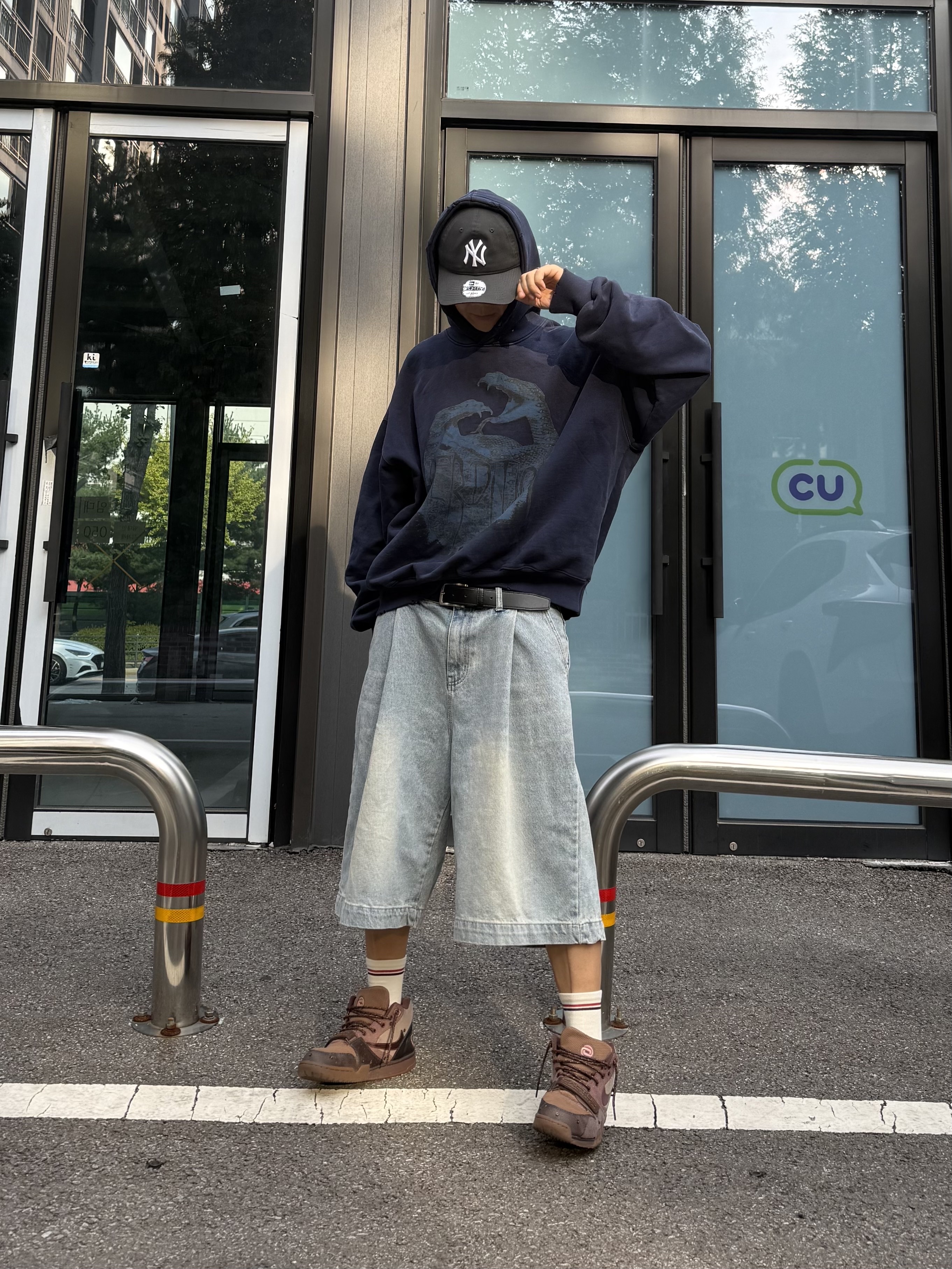 Nike x Travis Scott Air Trainer 1 Archaeo Brown and Rust Pink, Undermycar Perdition Ophidian Hoodie After Midnight - 22FW 착용 스타일 - 3