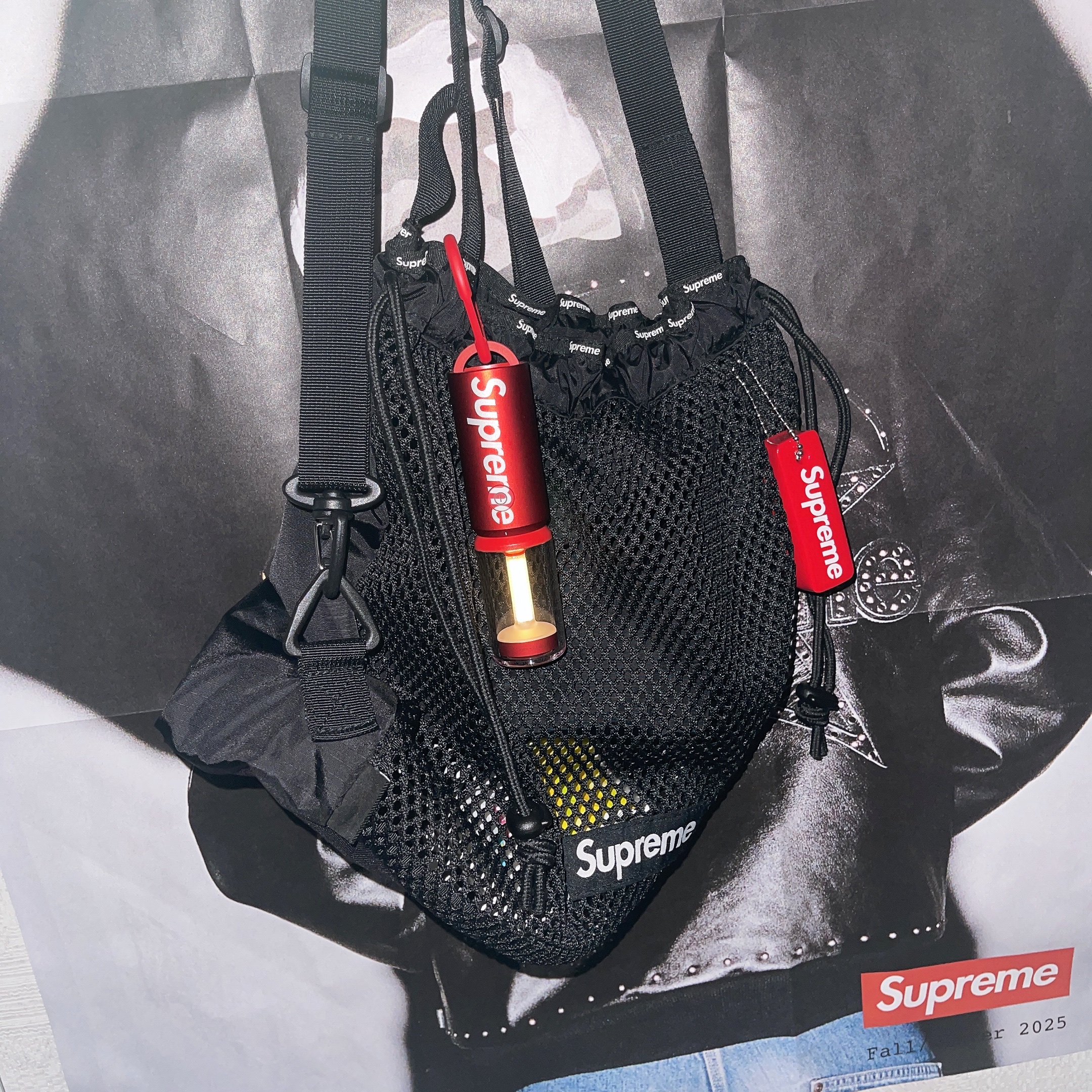Supreme x Hoto Camp Light Red - 25FW (Korean Ver.), Supreme Mesh Small Backpack Black - 23SS 착용 스타일 - 2