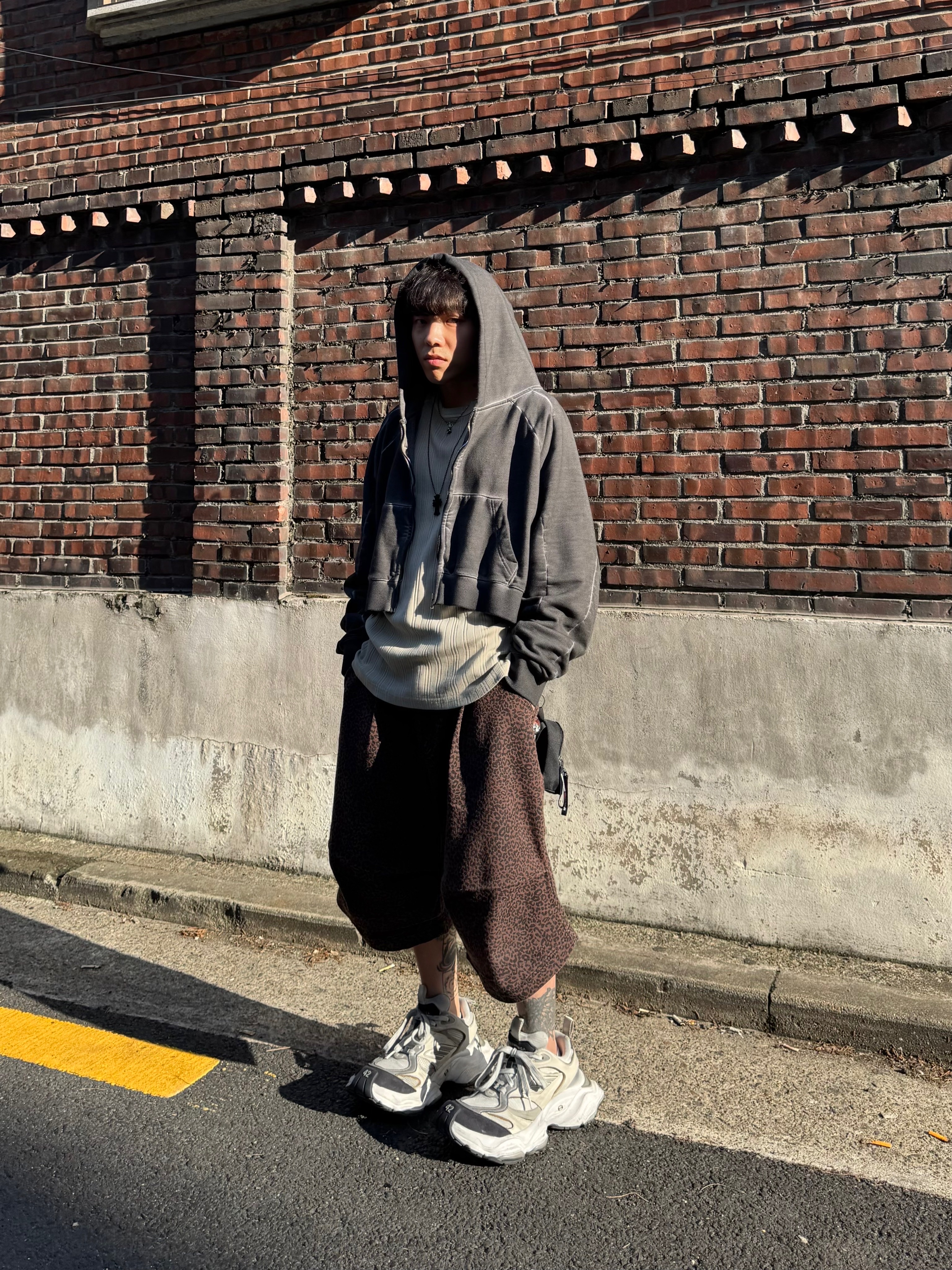 Balenciaga Cargo Sneakers White Grey 착용 스타일