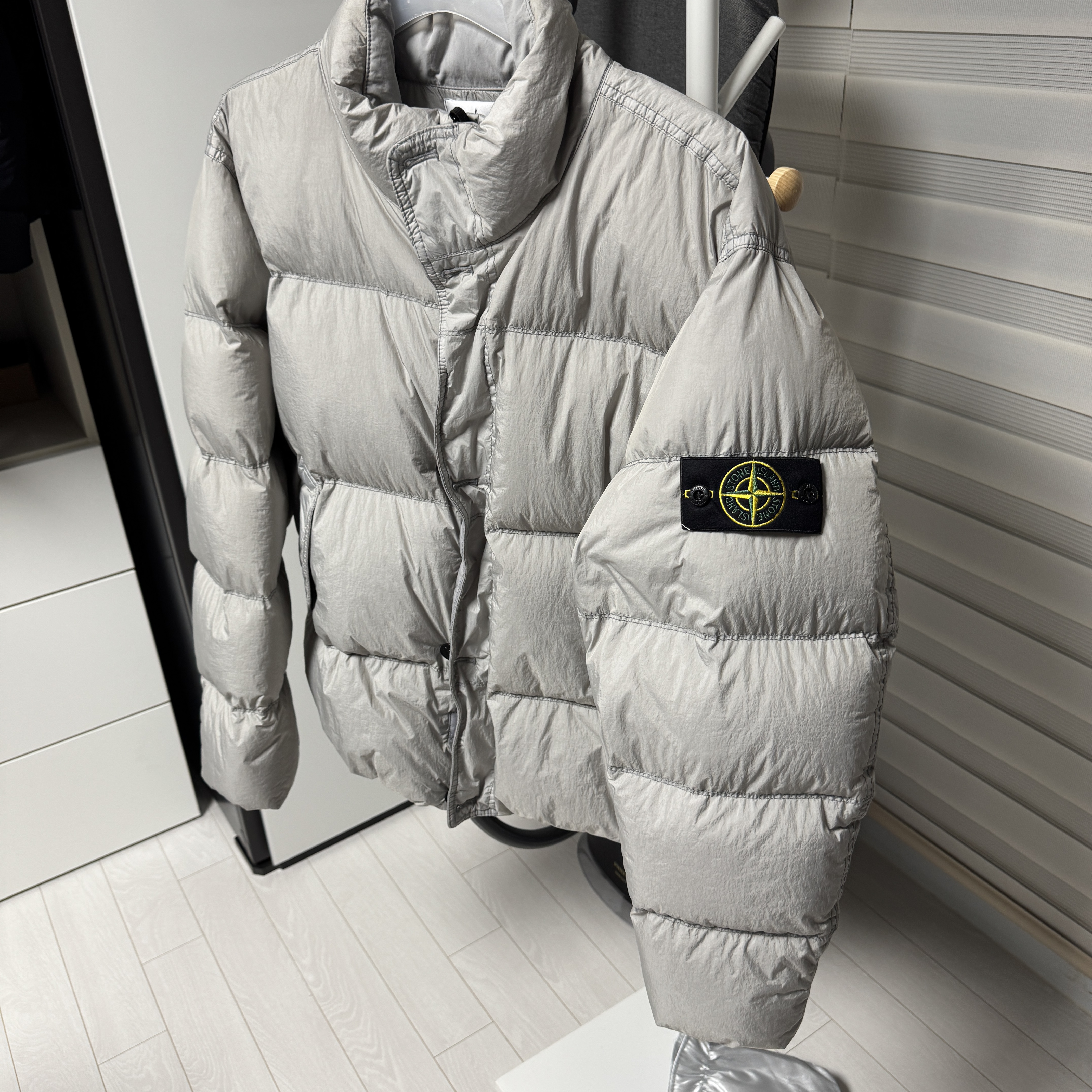 Stone Island 40123 Garment Dyed Crinkle Reps R-NY Down Jacket Grey - 24FW 착용 스타일