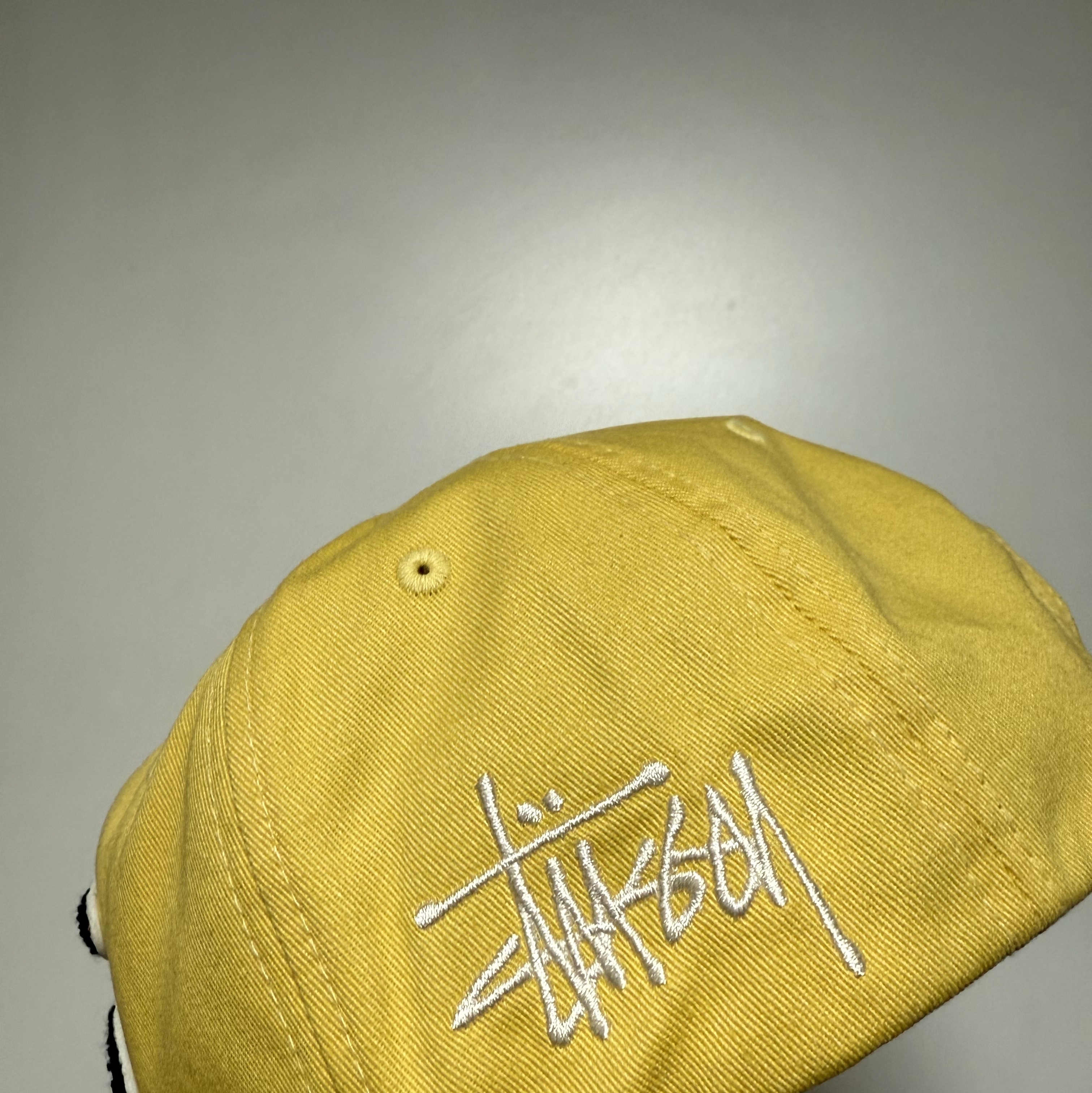 Stussy Mid-Depth Chenille S Snapback Yellow 착용 스타일