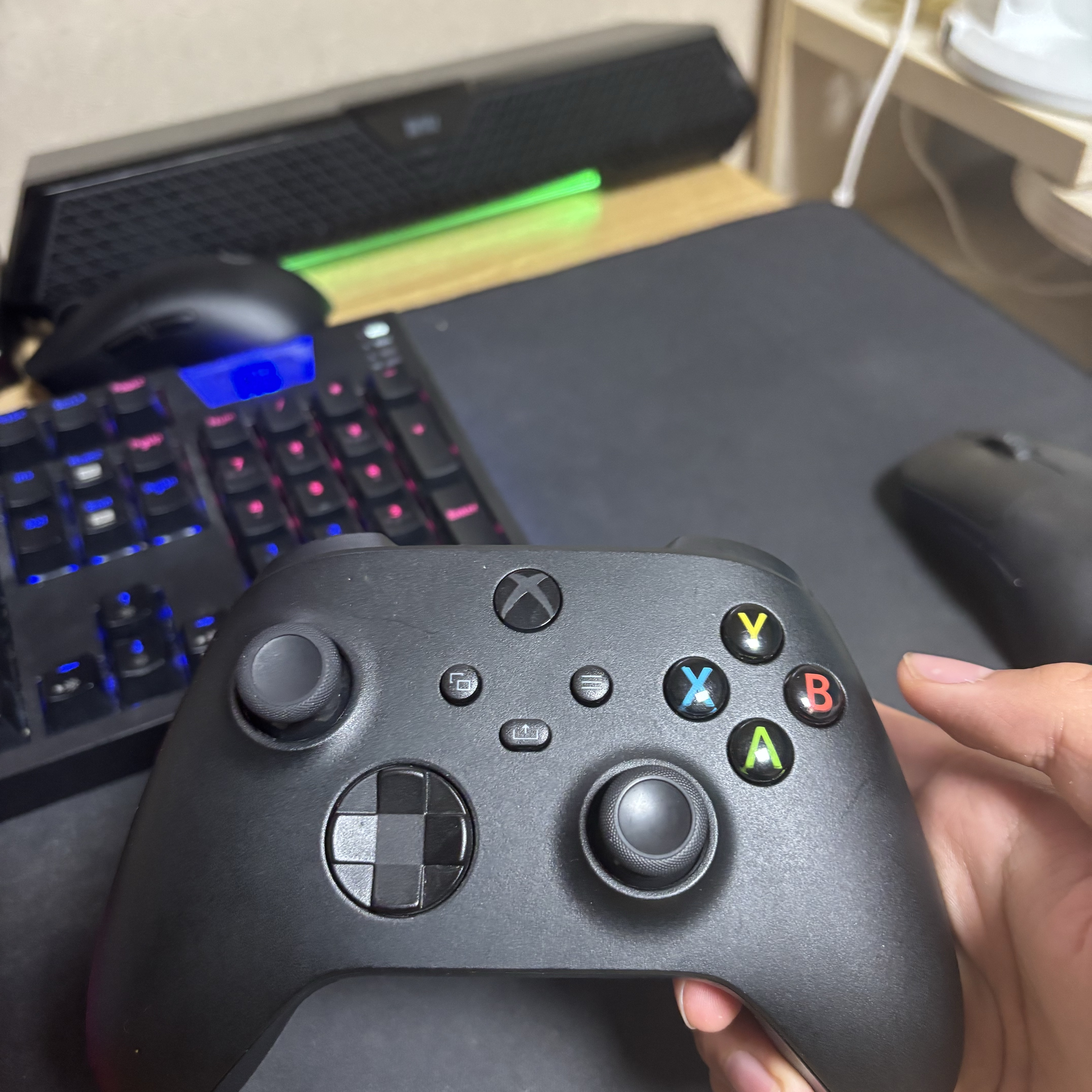 Xbox wireless controller carbon black 착용 스타일