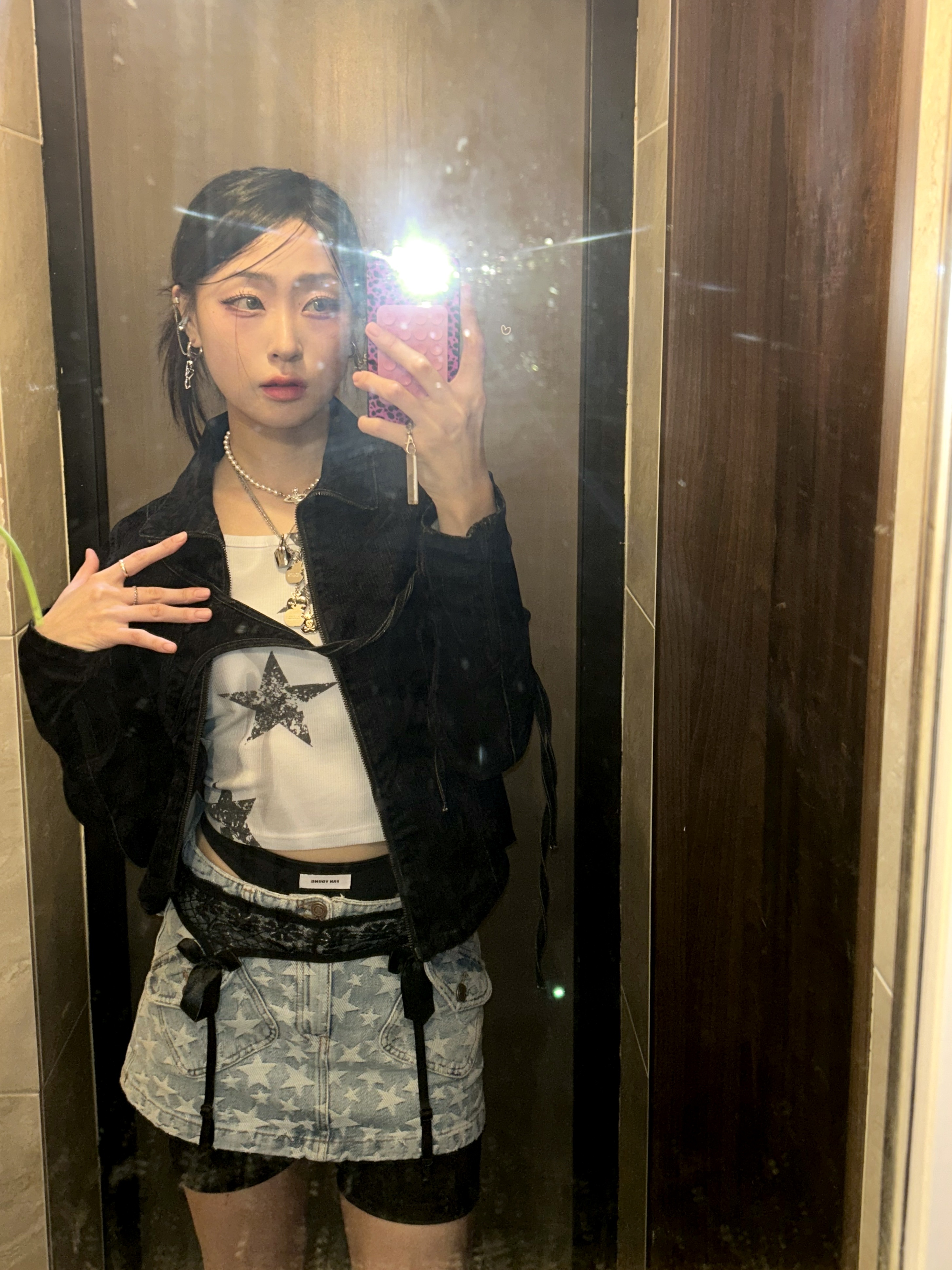 Ottolinger x Puma Women Mostro Boot MU Team Silver, Alexander Wang Ricco Lambskin Leather Small Convertible Bag Black 착용 스타일 - 4