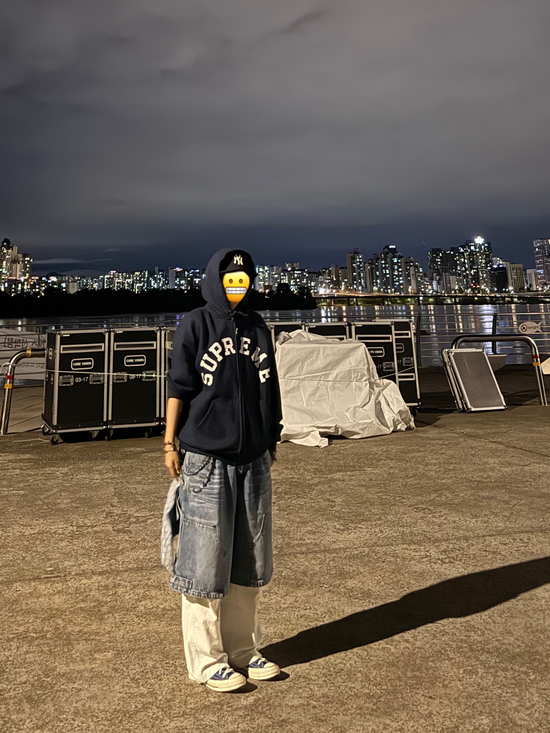 Converse Chuck 70 High Rush Blue, Supreme x Champion Zip Up Hooded Sweatshirt Navy - 24SS 착용 스타일 - 1