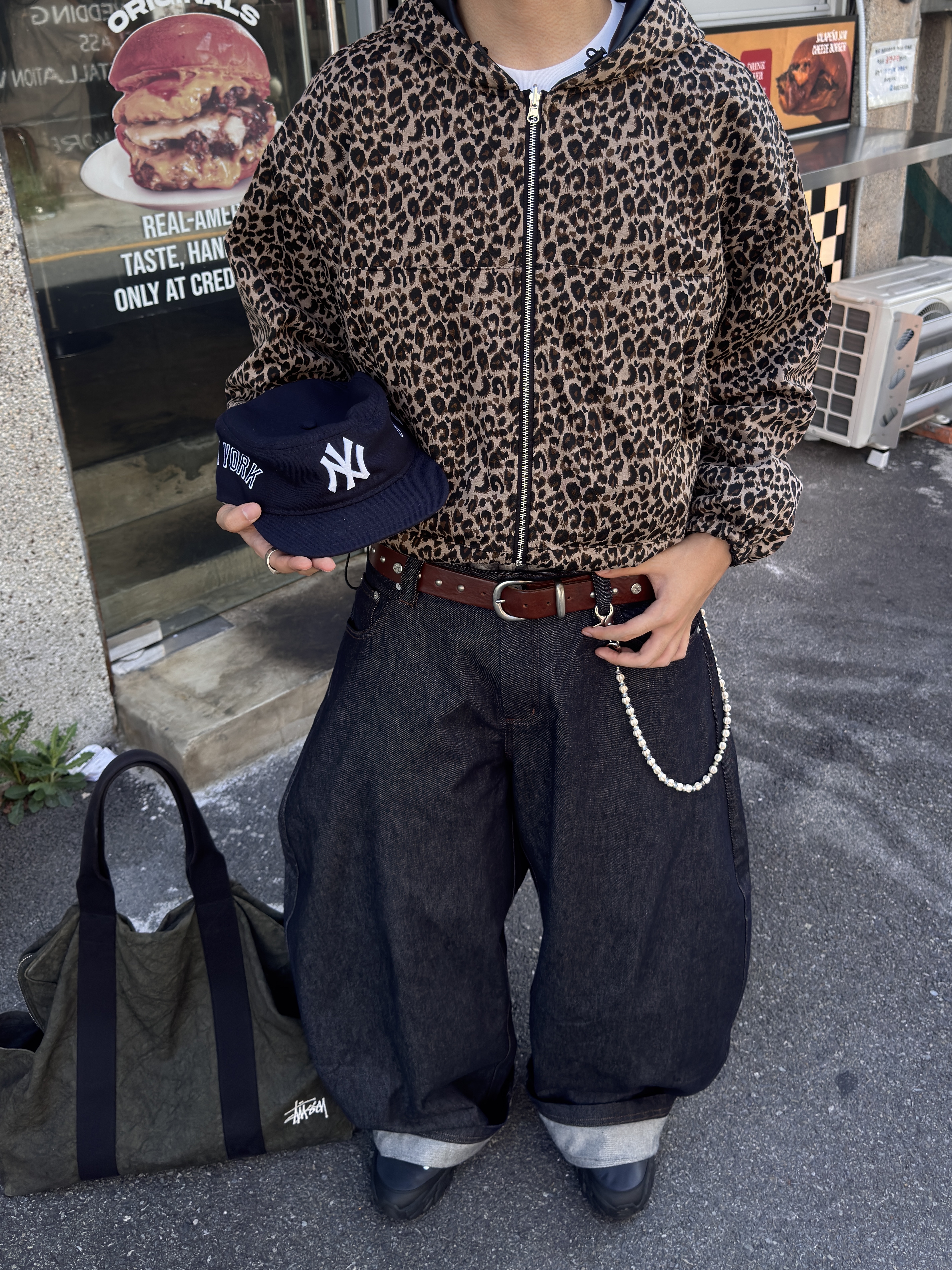 Stussy Canvas Flight Bag Washed Black, Casio MTP-B145D-2A1V 착용 스타일 - 6