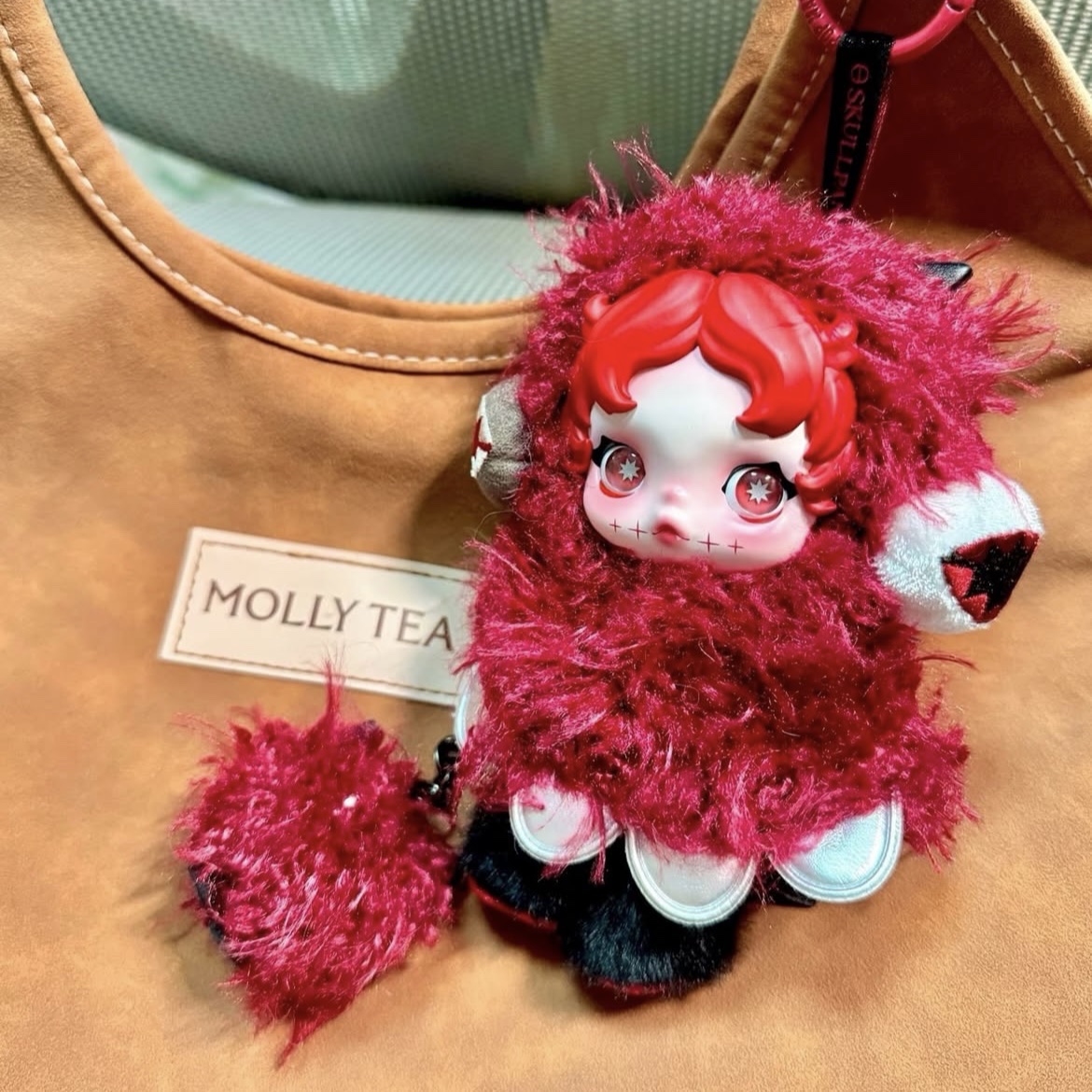 Pop Mart Skullpanda You Found Me ! Series Plush Doll Pendant Chomp (Opened Case) 착용 스타일