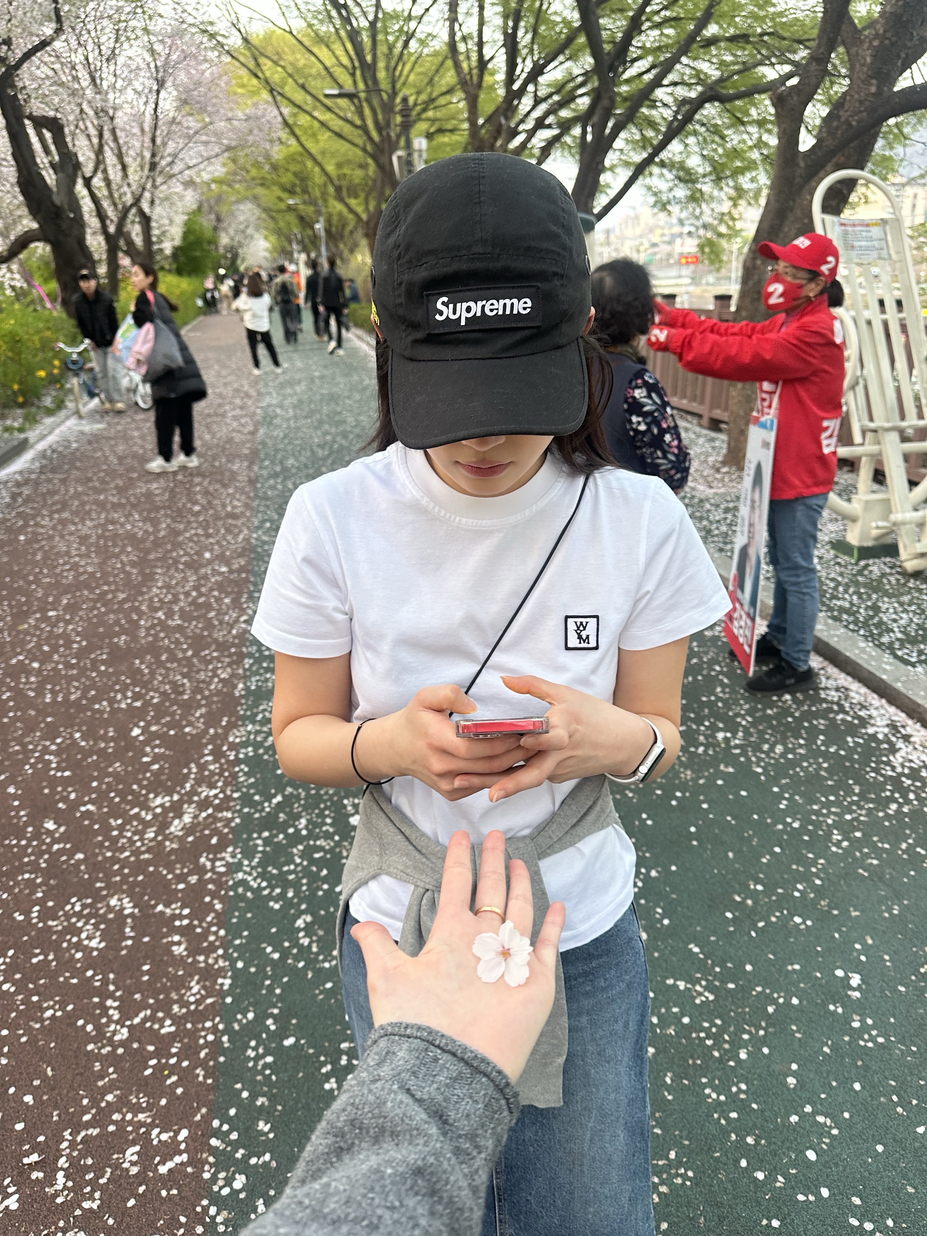 Supreme Washed Chino Twill Camp Cap Black 착용 스타일