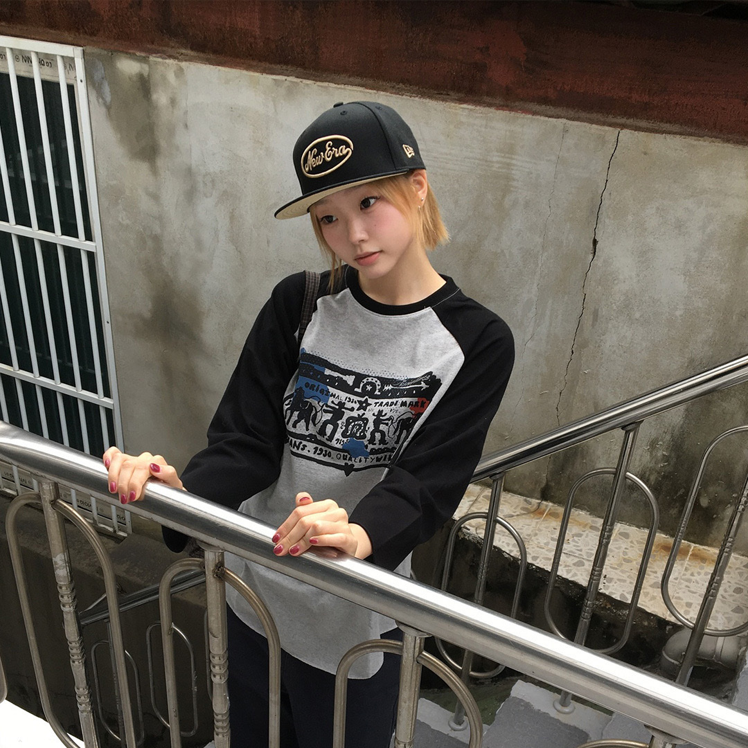 [KREAM 단독] Thevinylhouse Cowboy Pictogram Raglan LS Tee Black 착용 스타일
