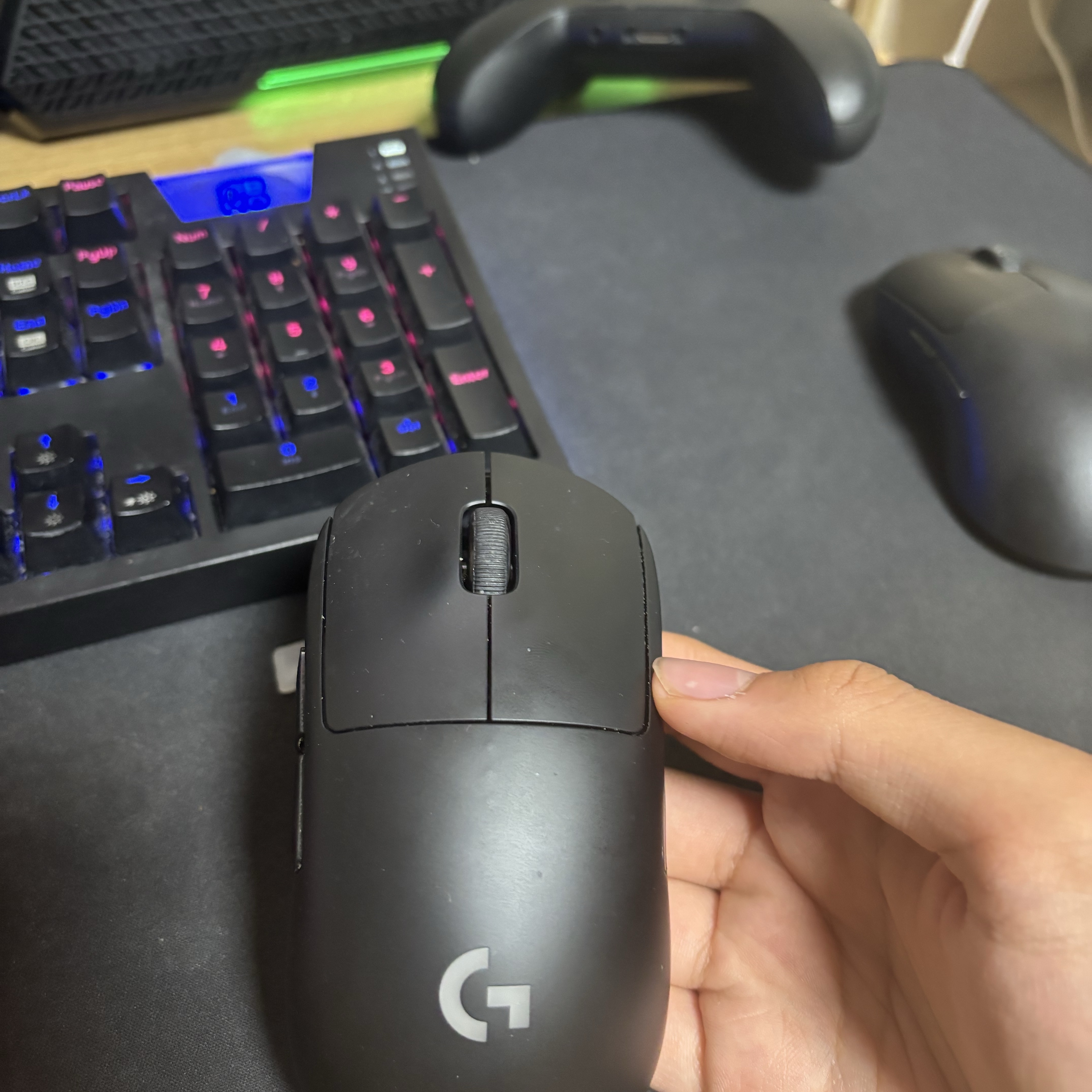 Logitech G PRO 2 LIGHTSPEED Black 착용 스타일