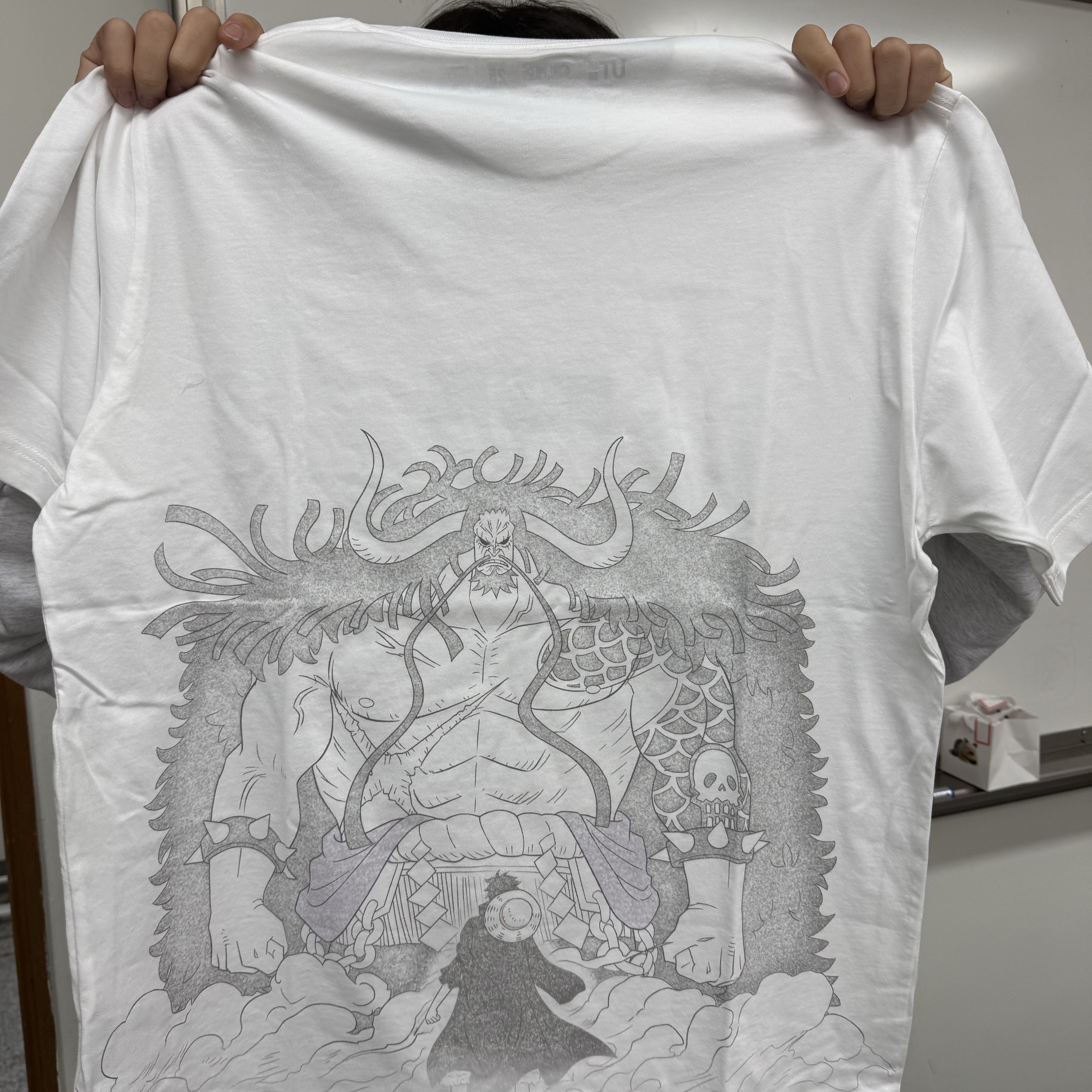 Uniqlo UT One Piece 25th T-Shirt White 착용 스타일 - 2