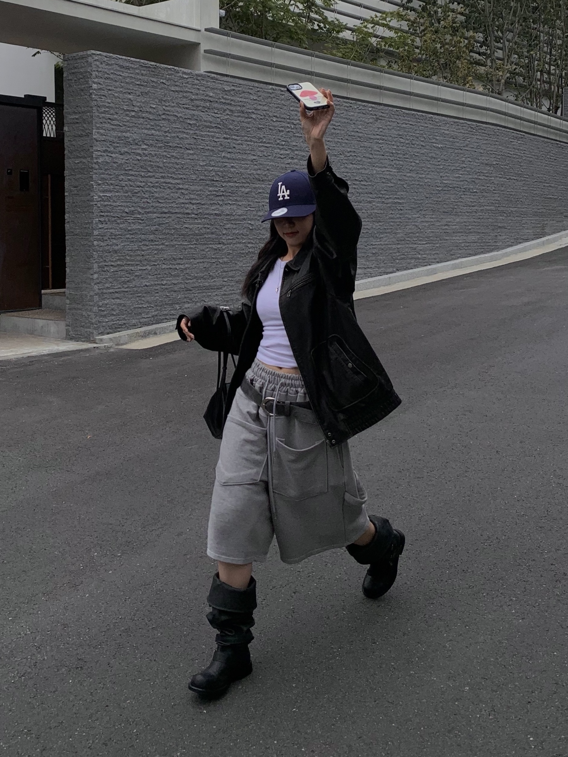 New Era 59Fifty MLB Seoul Series LA Dodgers Dark Royal, [6% 적립] NegativeThree  Slouchy Long Boots Washed Black 착용 스타일