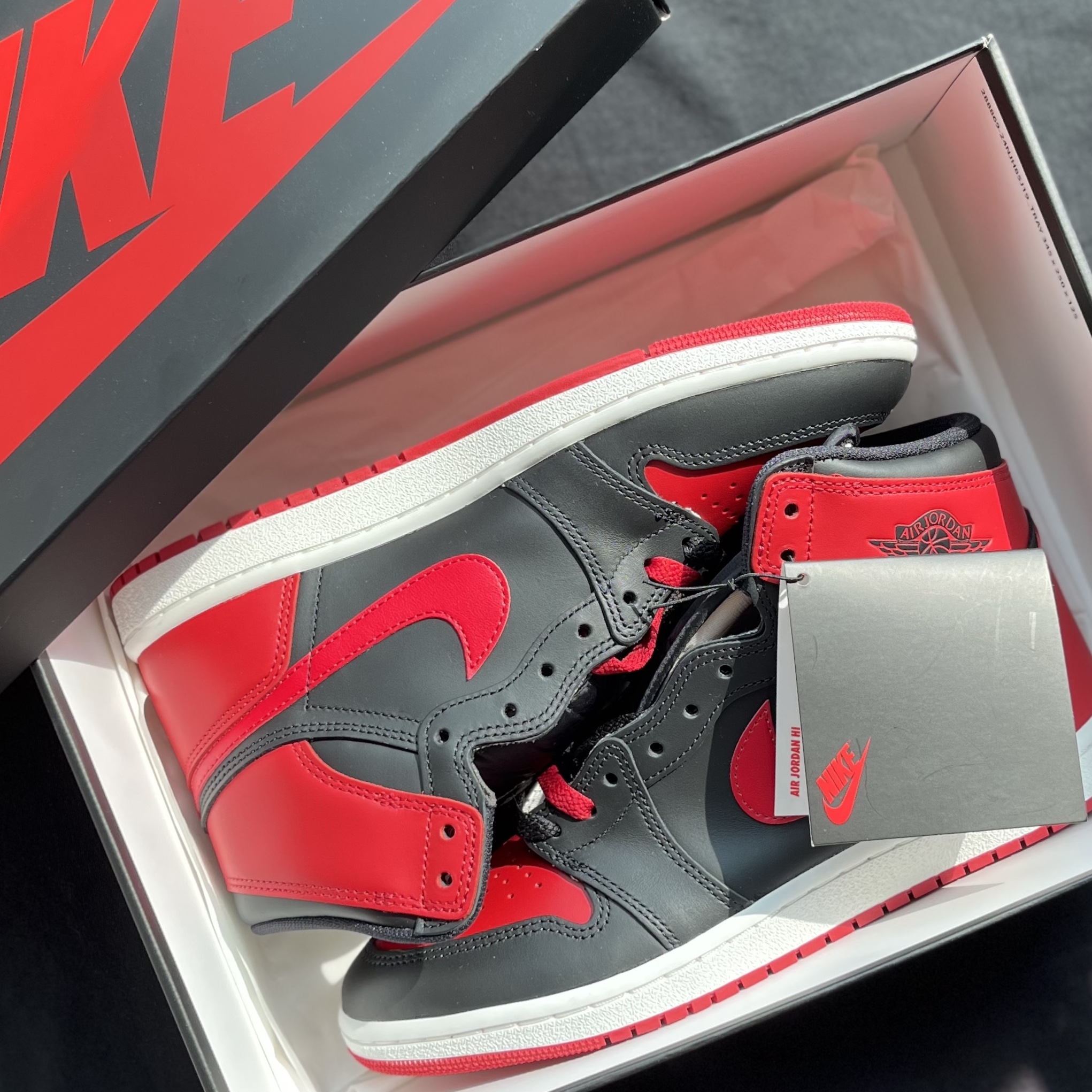 Jordan 1 High 85 Bred, Lego Disney WALL-E and EVE 착용 스타일 - 1