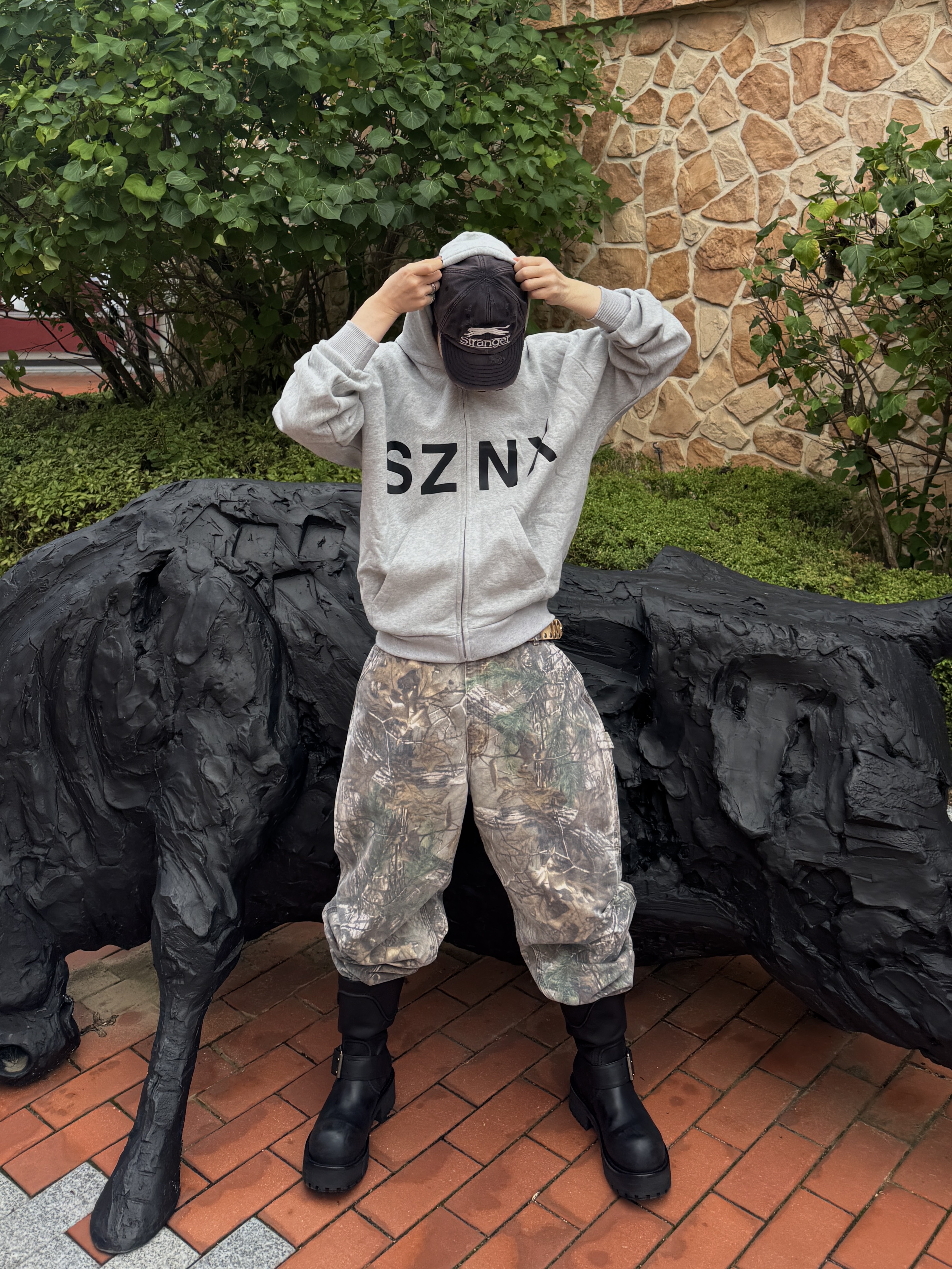 Yeezy HD-10 Grey - Korea Limited, (W) Balenciaga Venom Boot Black 착용 스타일 - 2