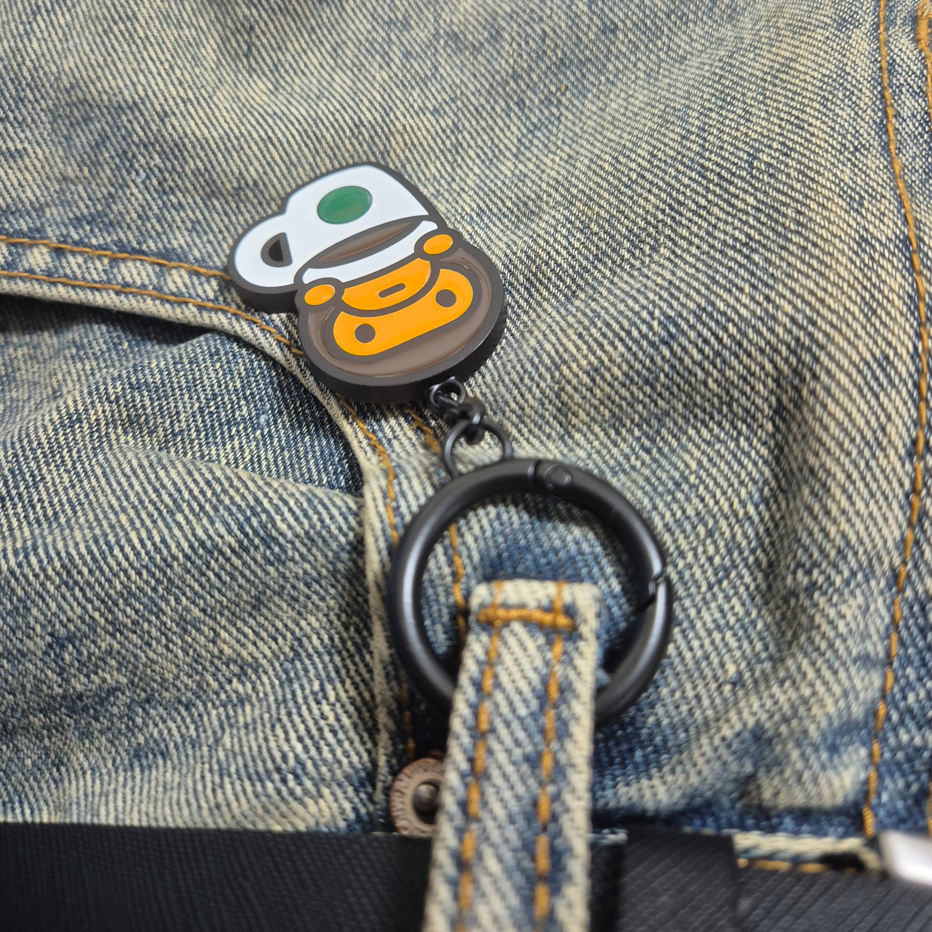 Starbucks x BAPE Baby Milo Keychain 착용 스타일