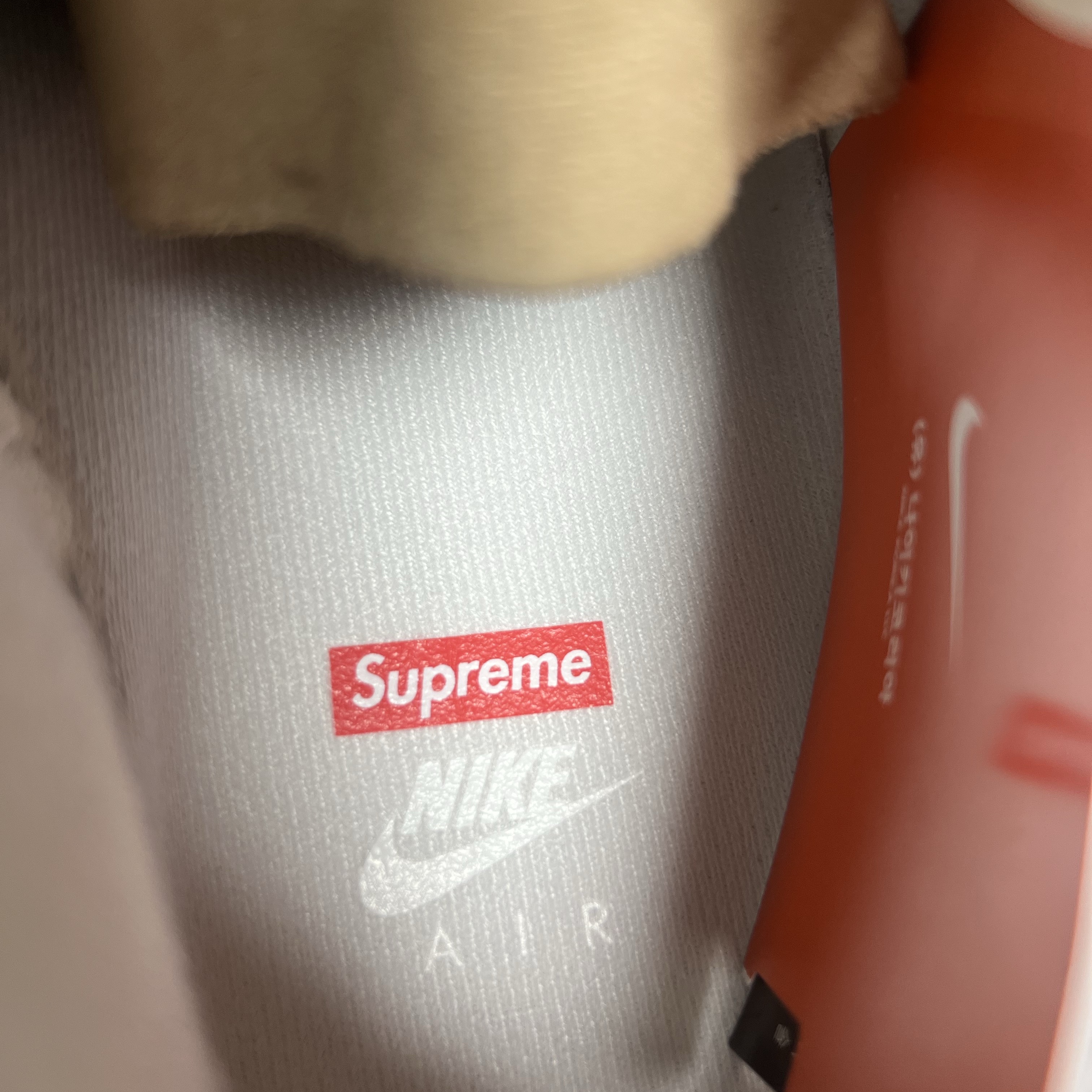 Nike x Supreme Air Force 1 Low White 착용 스타일 - 4
