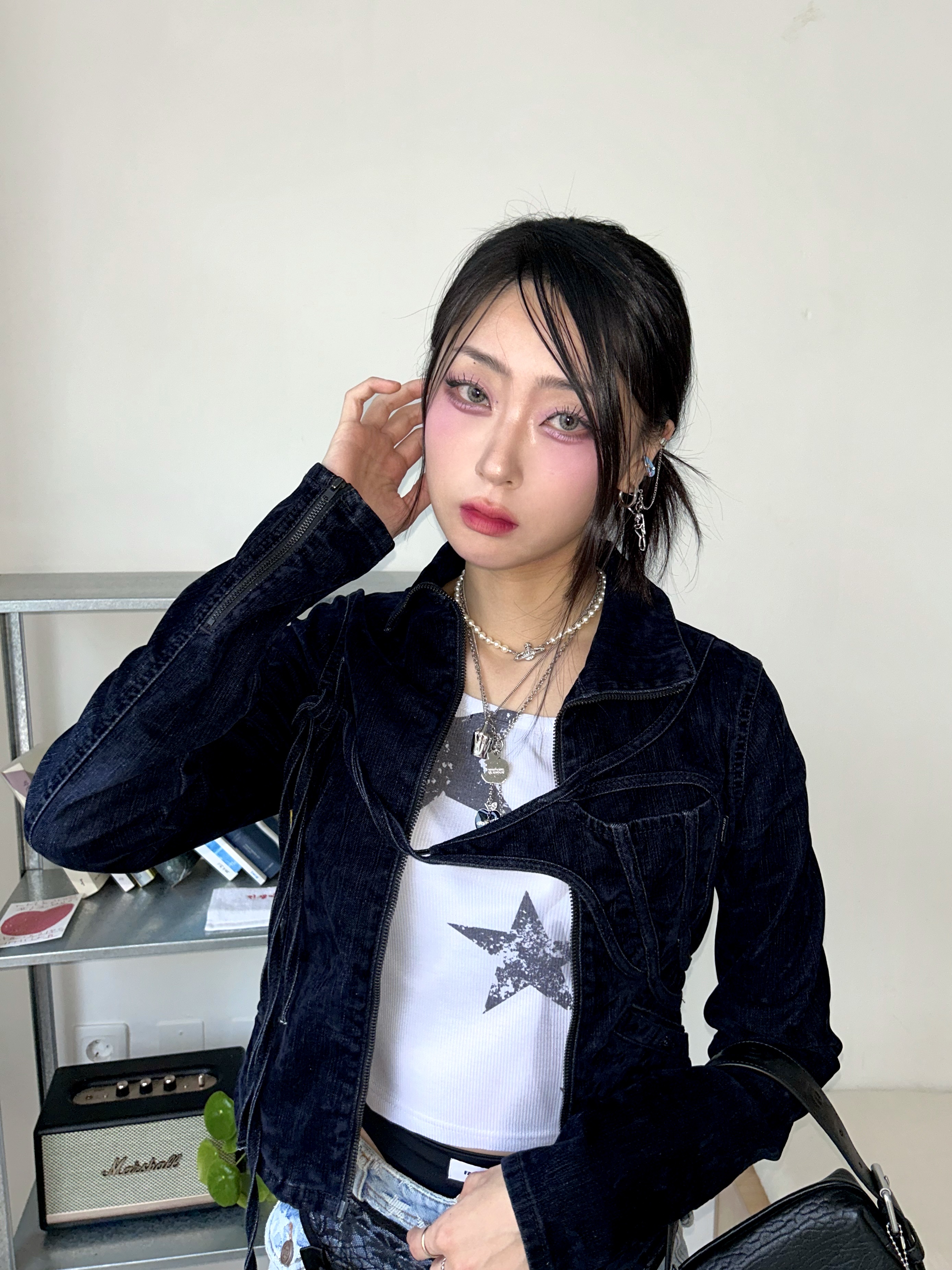 Ottolinger x Puma Women Mostro Boot MU Team Silver, Alexander Wang Ricco Lambskin Leather Small Convertible Bag Black 착용 스타일 - 3