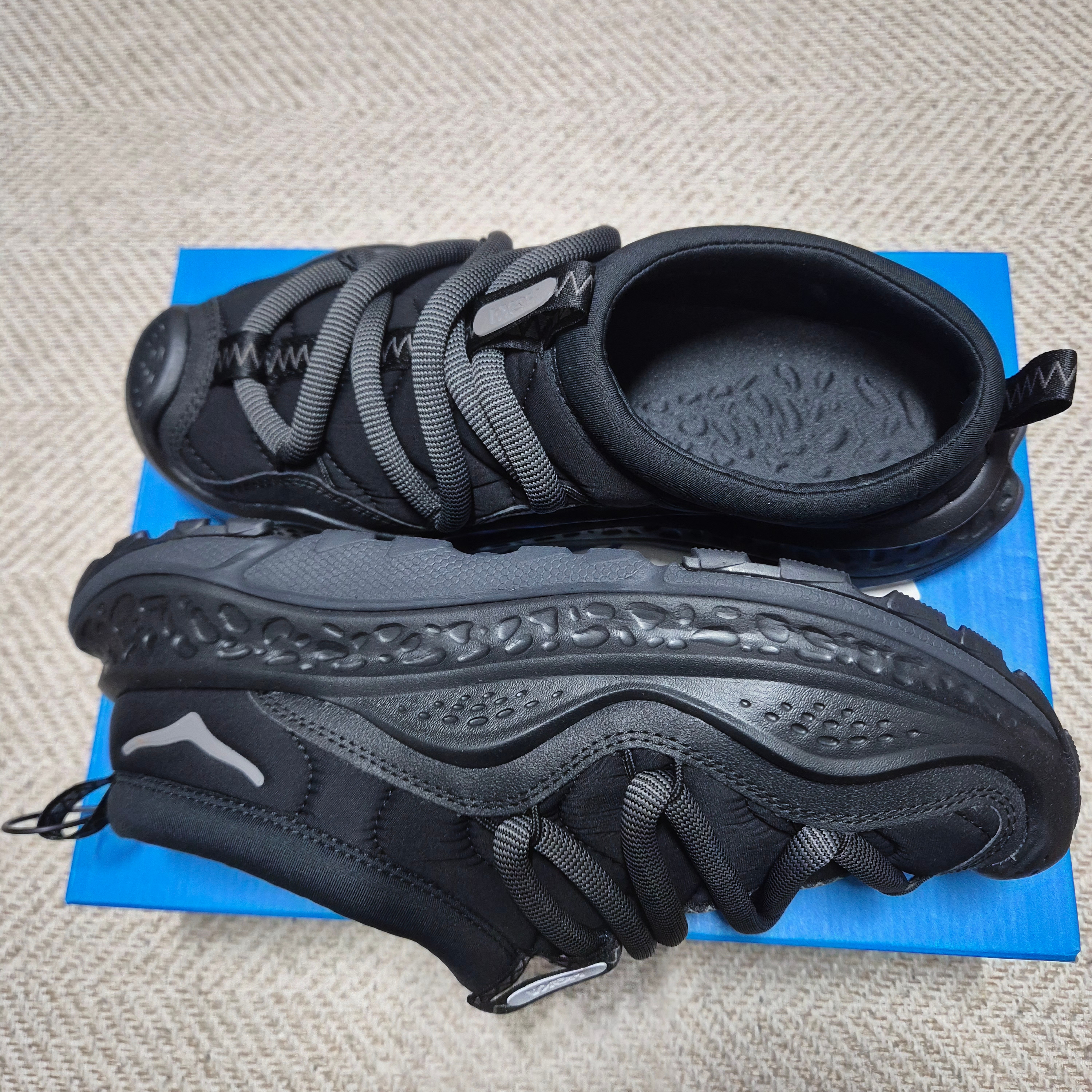 Hoka Ora Primo Black 착용 스타일