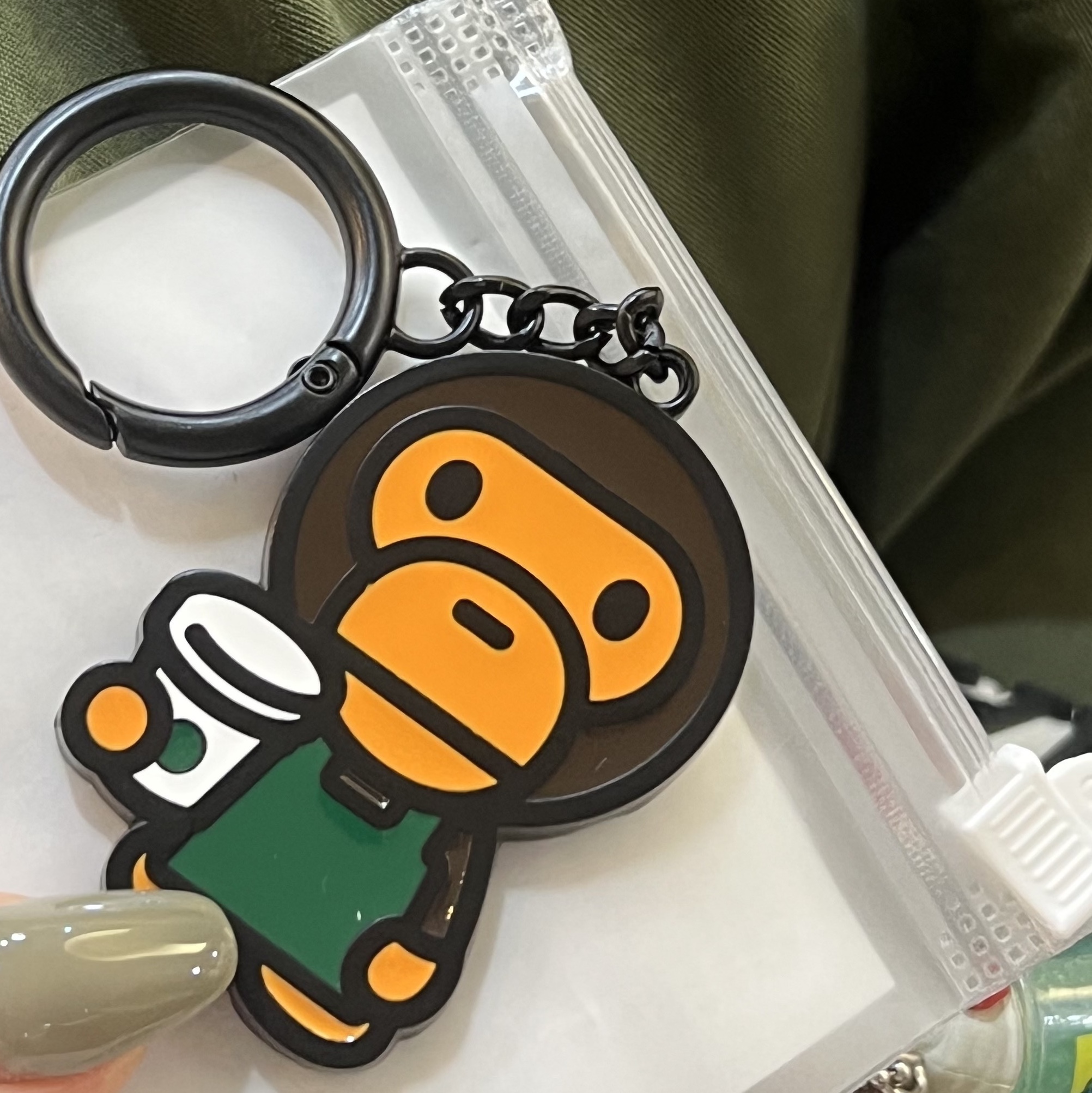 Starbucks x BAPE Baby Milo Keychain 착용 스타일