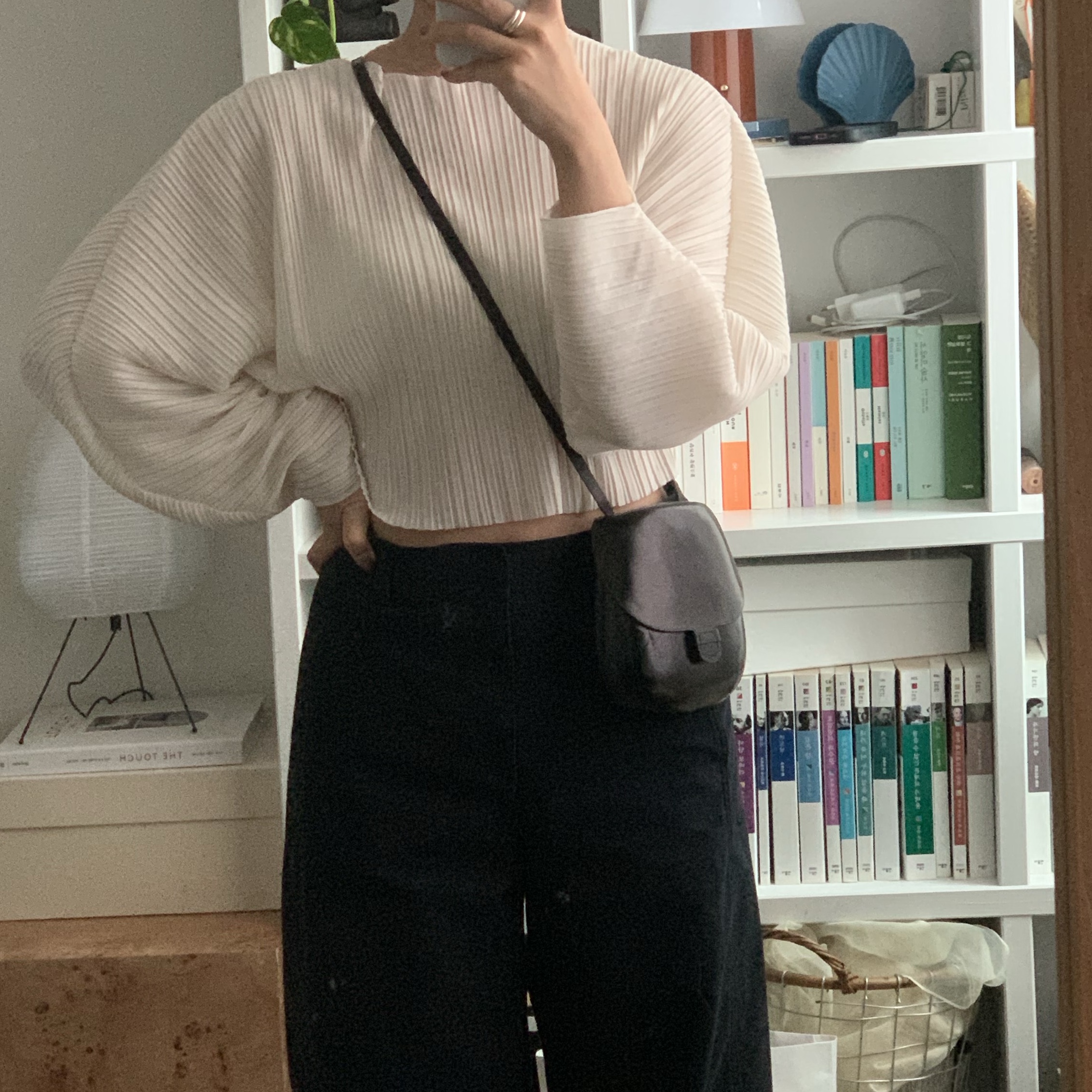Lemaire Vegetable Tanned Leather Il Bussetto For Lemaire Small Cartridge Bag Black, (W) Uniqlo Jersey Barrel Leg Pants Navy - KR 착용 스타일 - 4